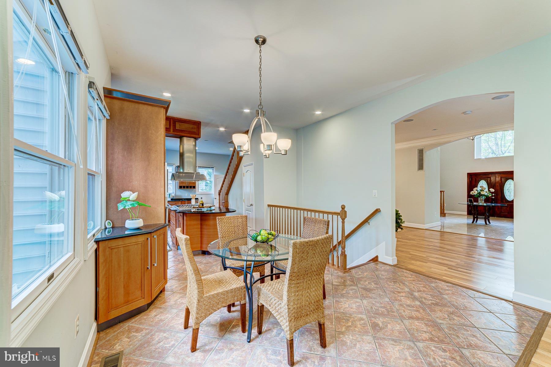 702 Ninovan Road Southeast Vienna, VA 22180 - Photo 32 of 115 Gallery Image 32
