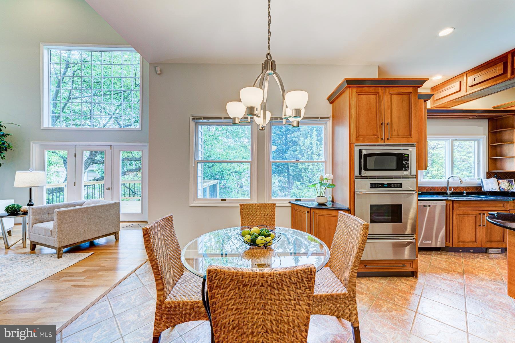 702 Ninovan Road Southeast Vienna, VA 22180 - Photo 33 of 115 Gallery Image 33