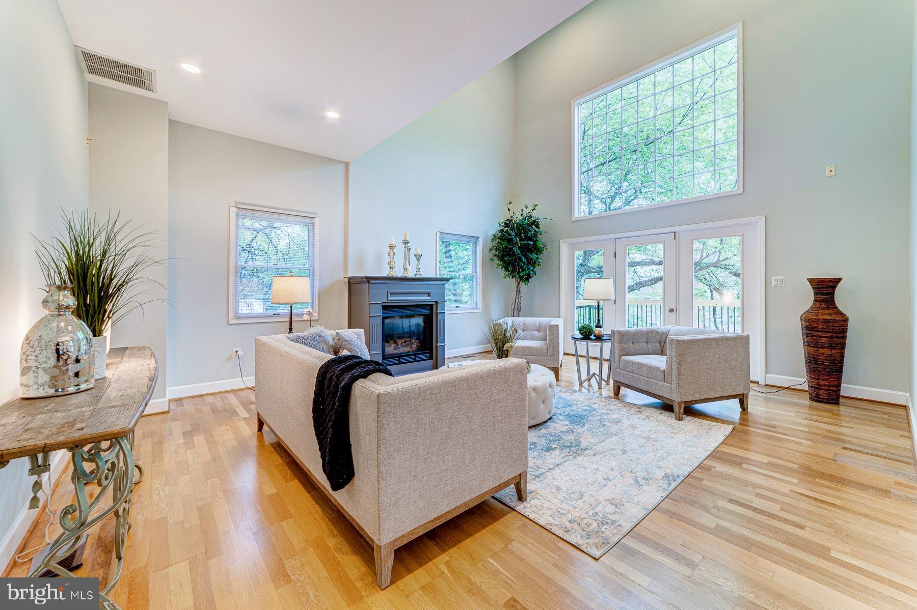 702 Ninovan Road Southeast Vienna, VA 22180 - Photo 38 of 115 Gallery Image 38