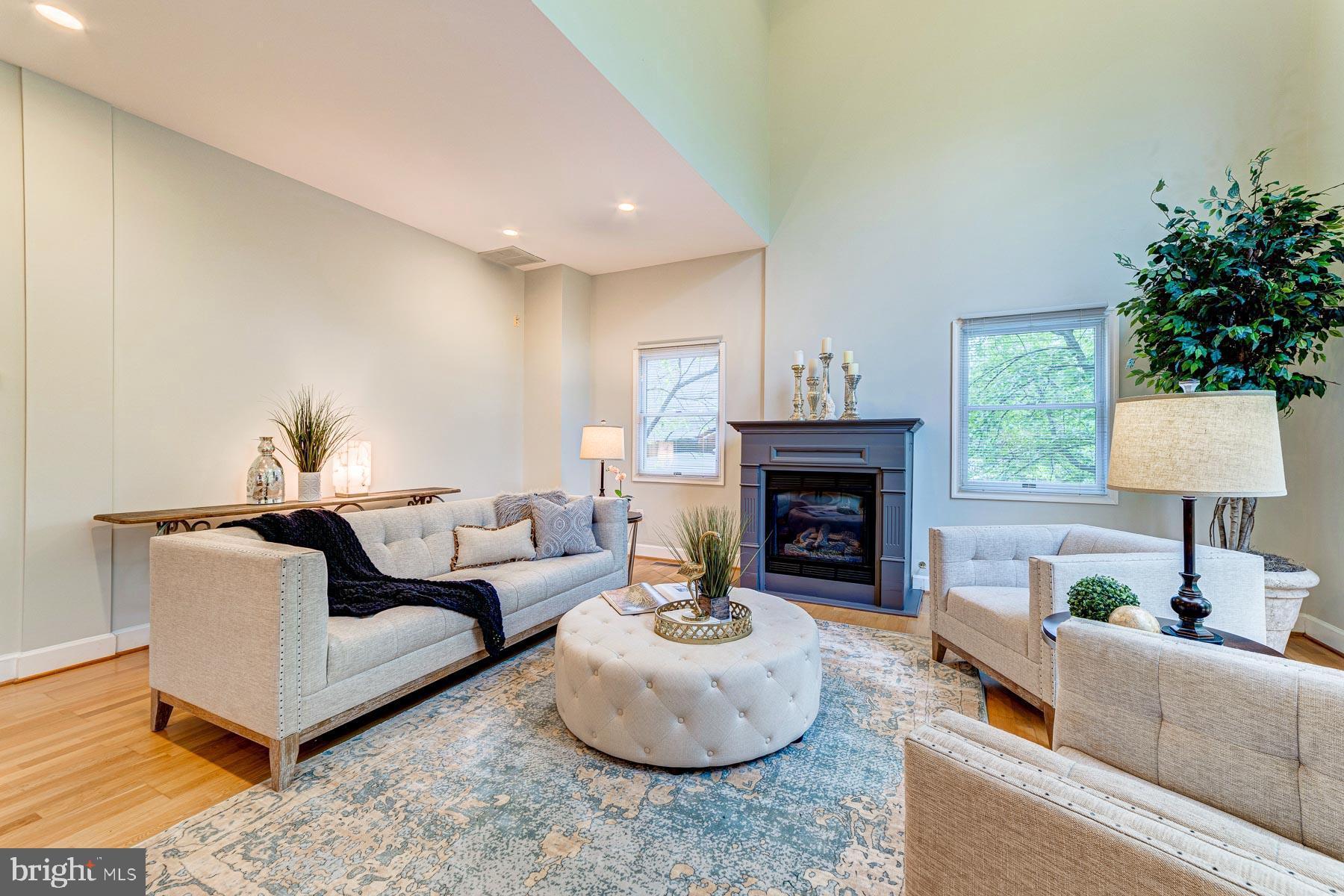 702 Ninovan Road Southeast Vienna, VA 22180 - Photo 44 of 115 Gallery Image 44