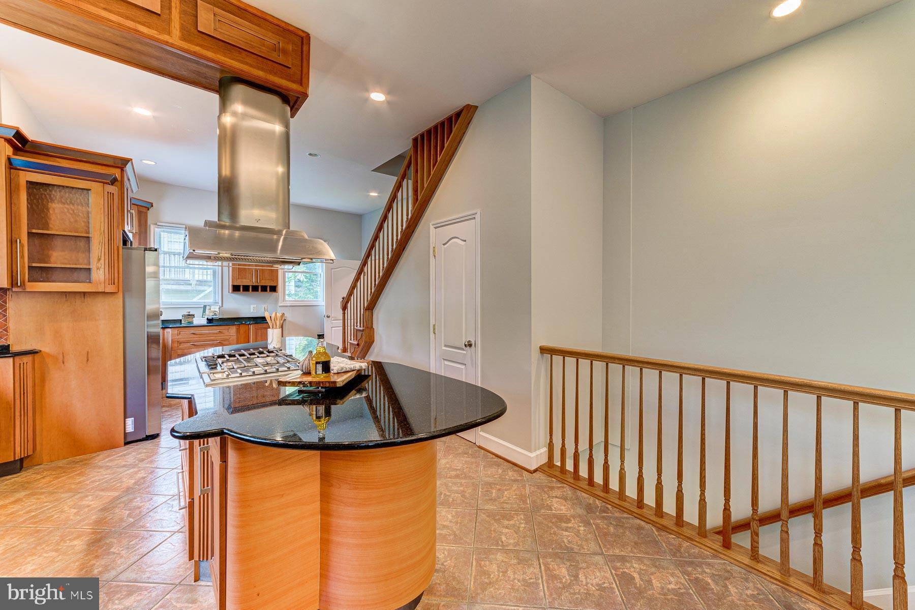 702 Ninovan Road Southeast Vienna, VA 22180 - Photo 46 of 115 Gallery Image 46