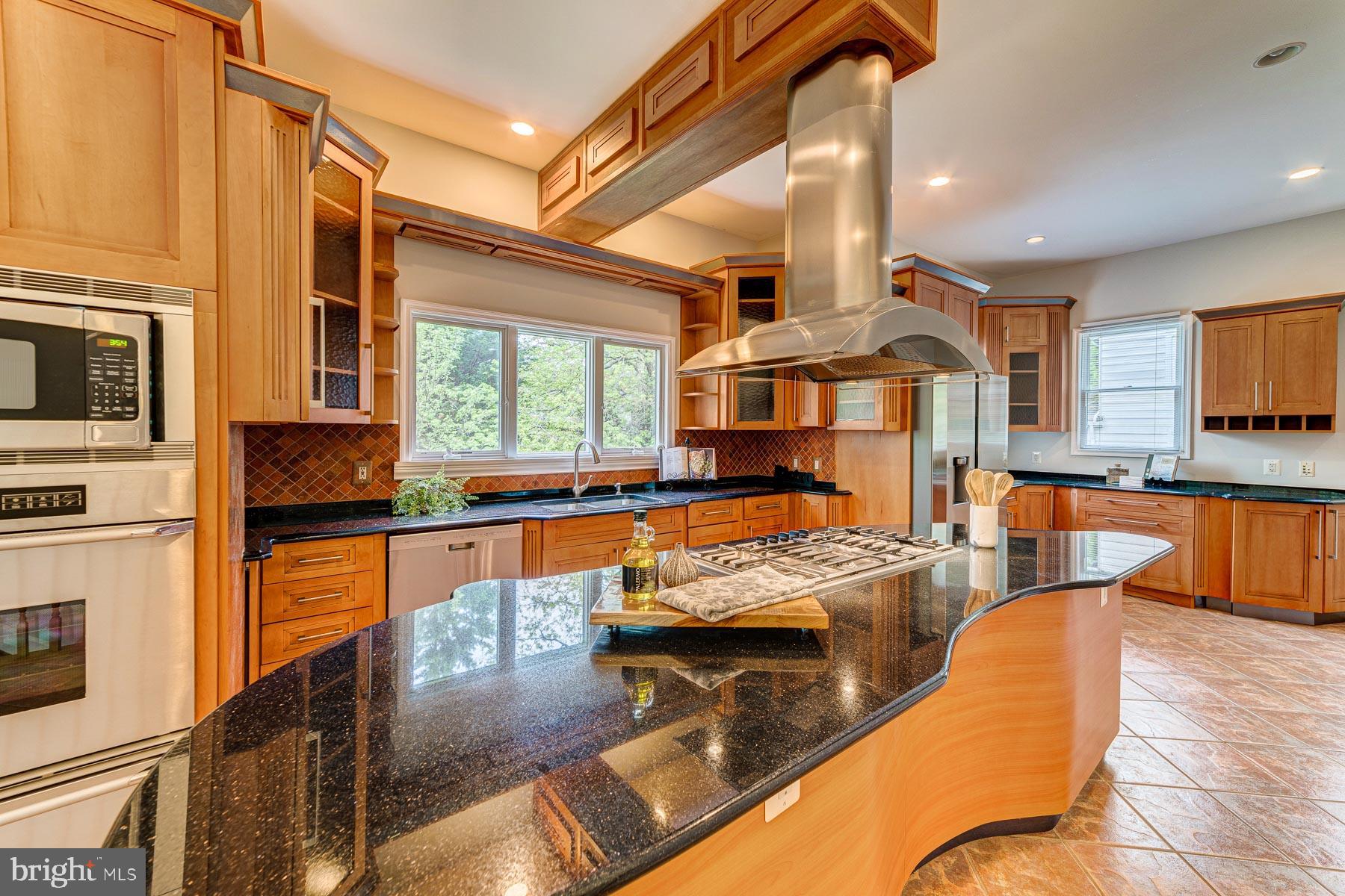 702 Ninovan Road Southeast Vienna, VA 22180 - Photo 47 of 115 Gallery Image 47
