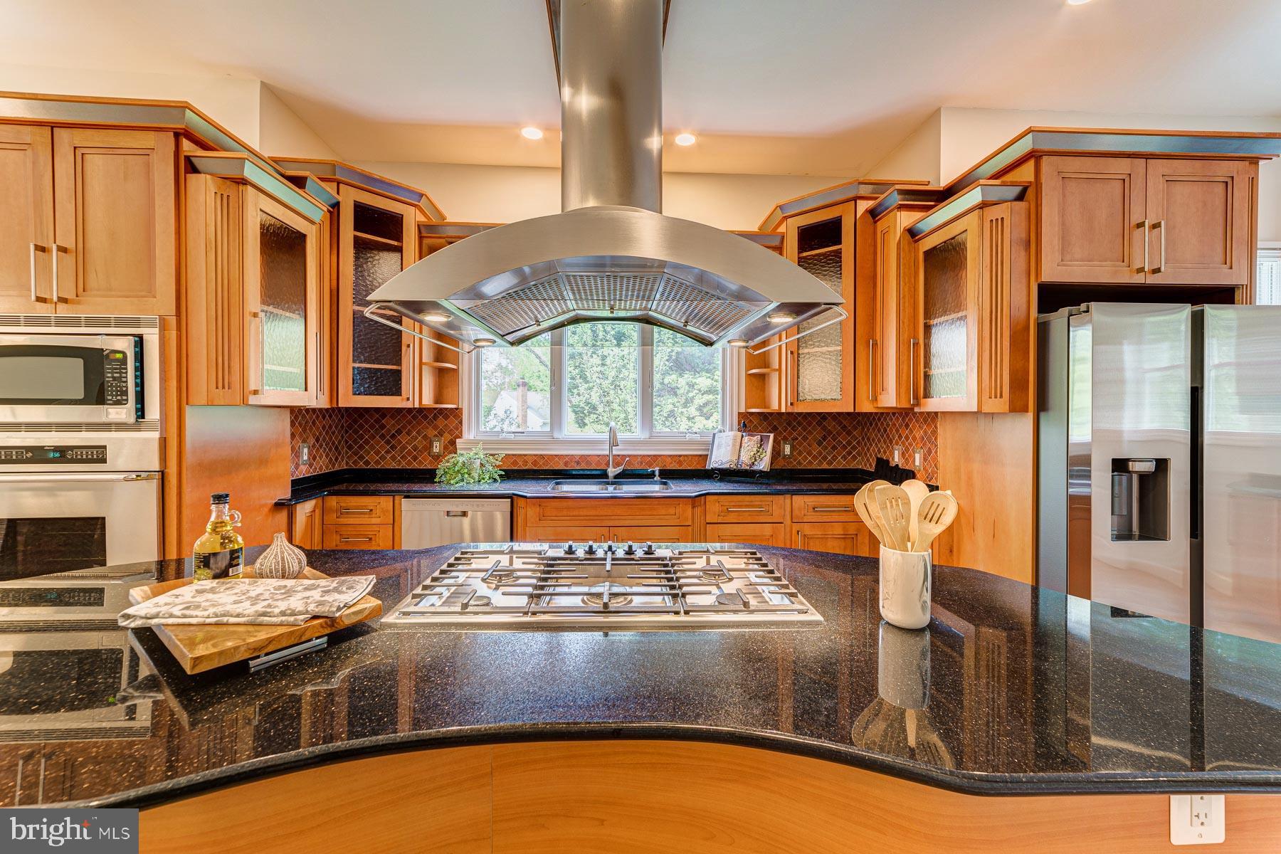 702 Ninovan Road Southeast Vienna, VA 22180 - Photo 48 of 115 Gallery Image 48