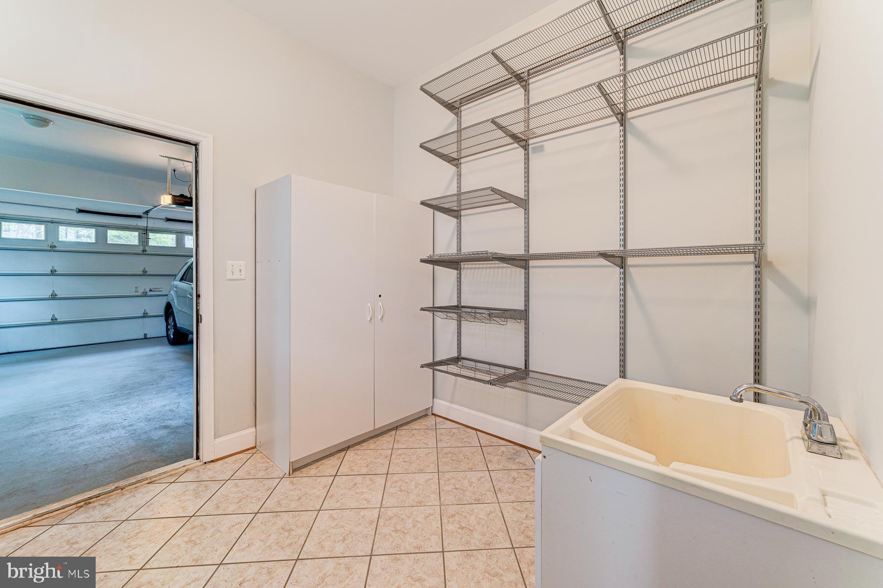 702 Ninovan Road Southeast Vienna, VA 22180 - Photo 51 of 115 Gallery Image 51