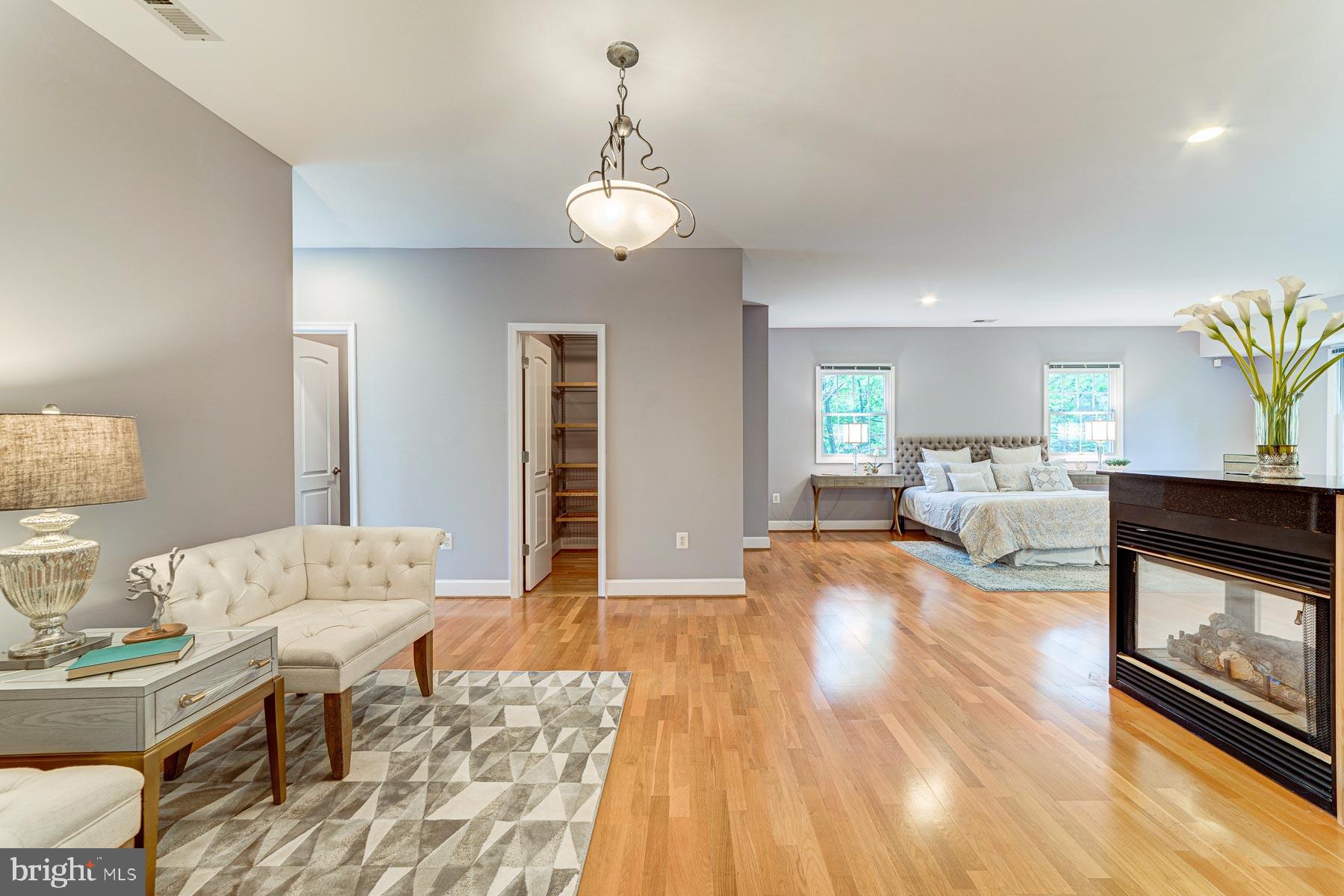 702 Ninovan Road Southeast Vienna, VA 22180 - Photo 58 of 115 Gallery Image 58
