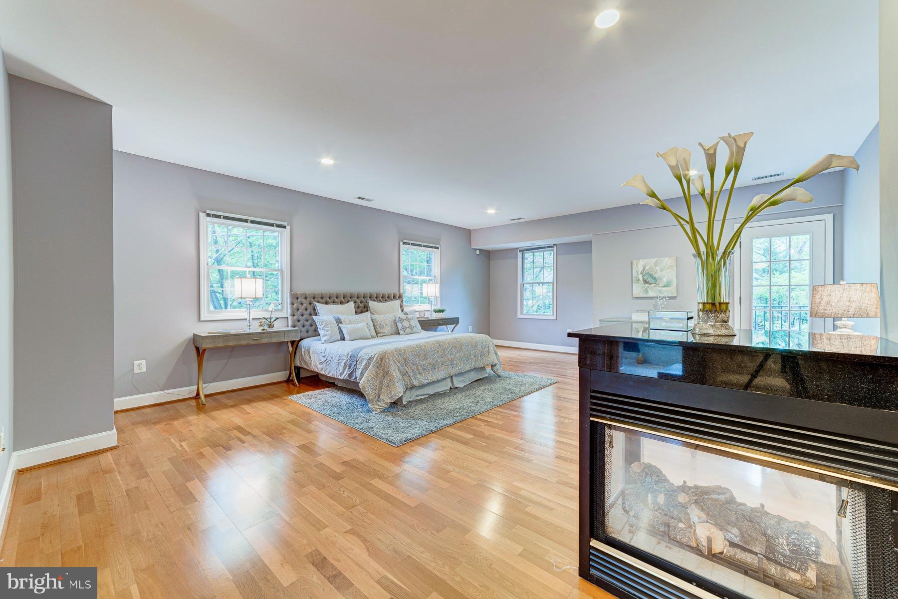 702 Ninovan Road Southeast Vienna, VA 22180 - Photo 60 of 115 Gallery Image 60
