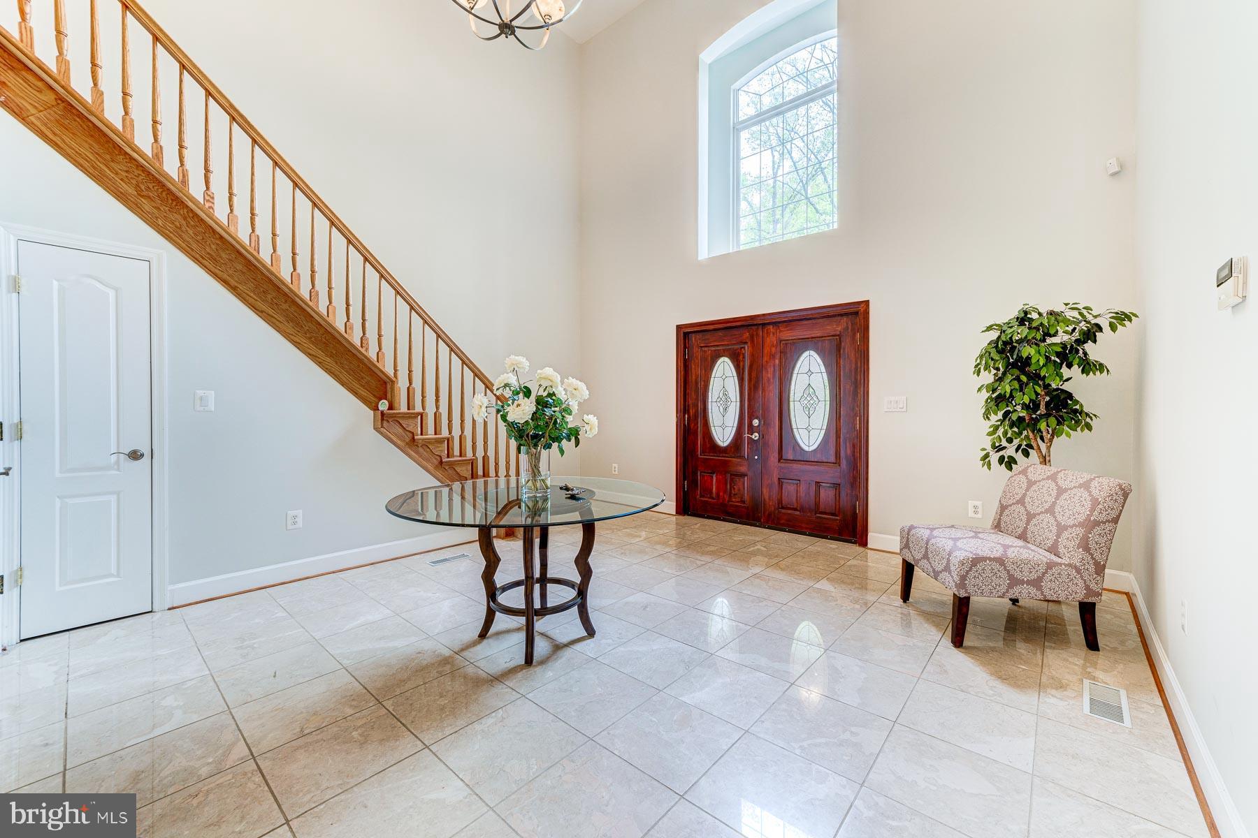 702 Ninovan Road Southeast Vienna, VA 22180 - Photo 7 of 115 Gallery Image 7