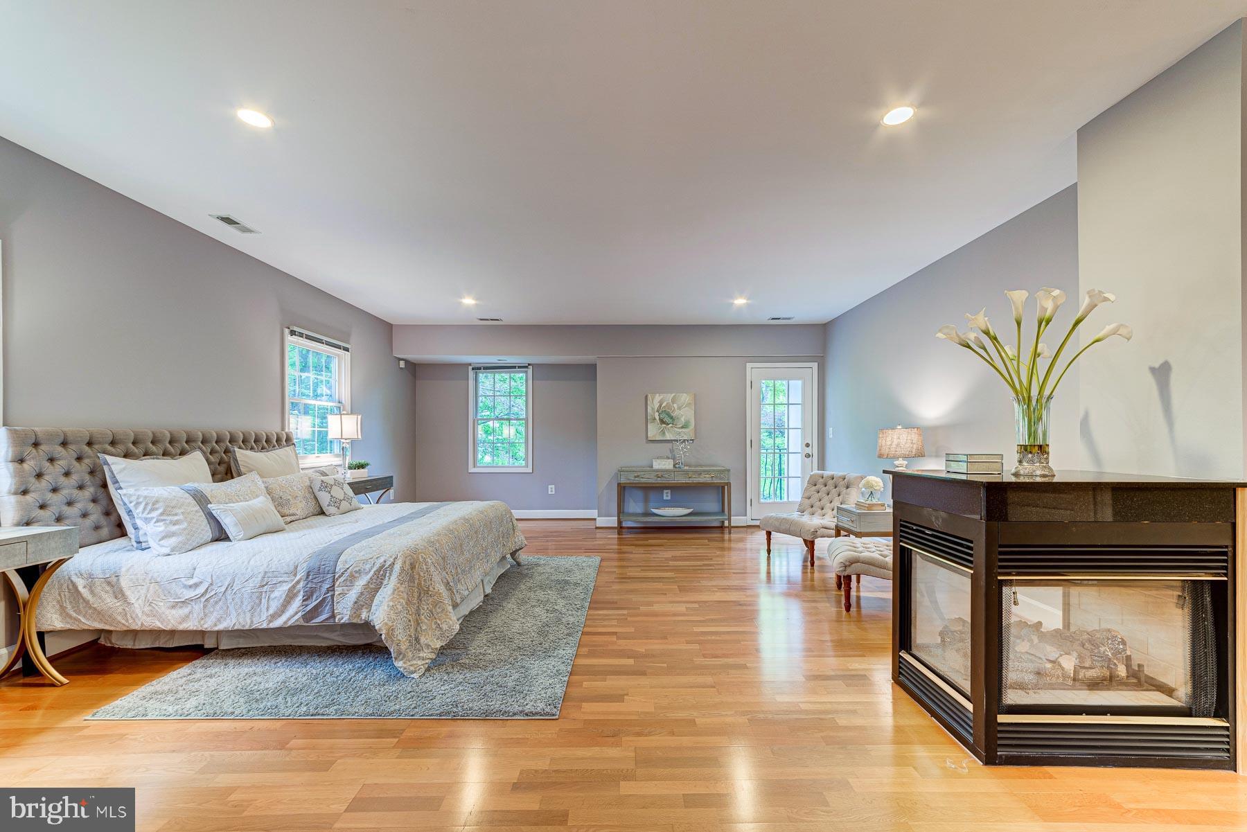 702 Ninovan Road Southeast Vienna, VA 22180 - Photo 69 of 115 Gallery Image 69