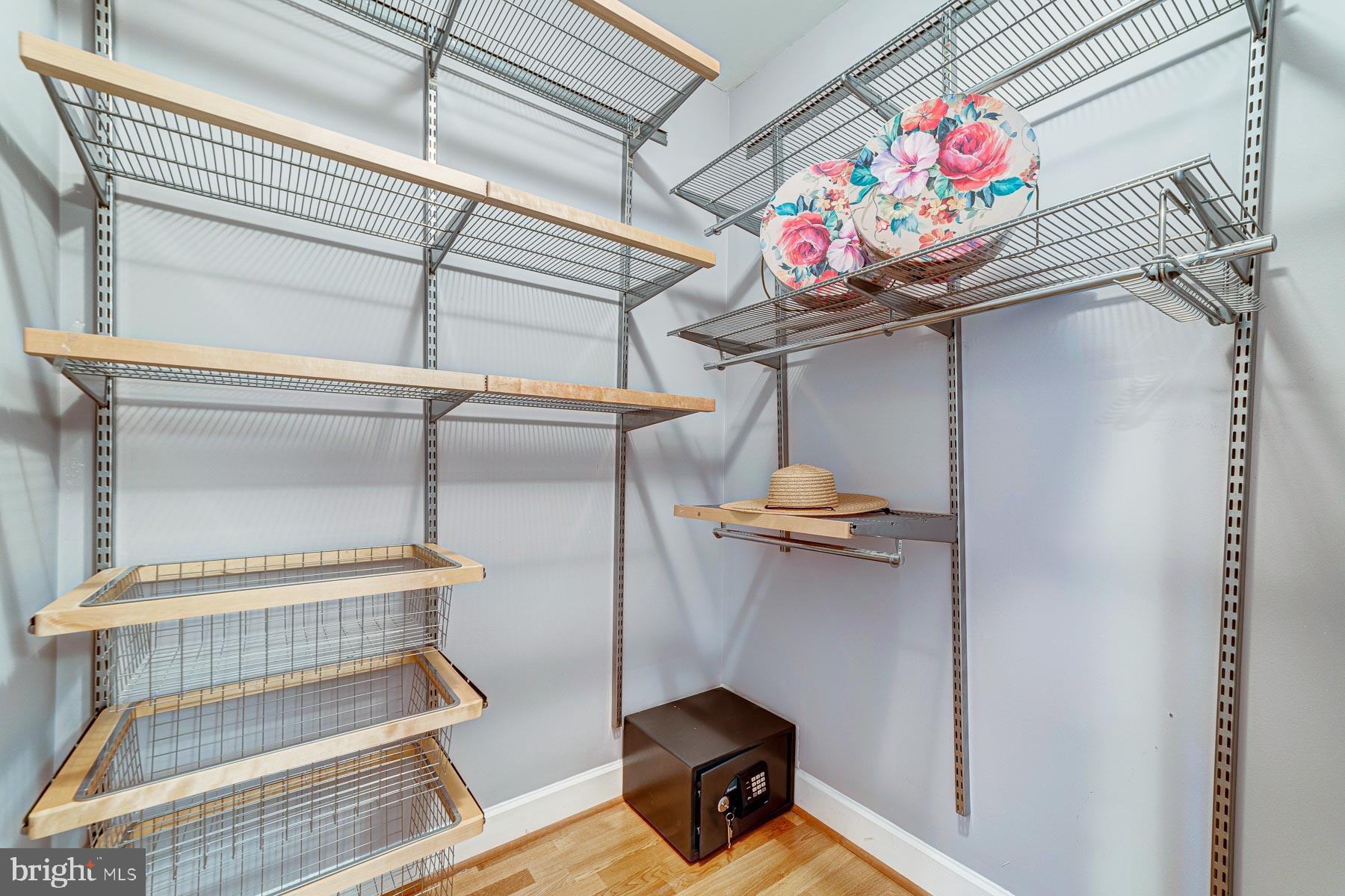 702 Ninovan Road Southeast Vienna, VA 22180 - Photo 70 of 115 Gallery Image 70