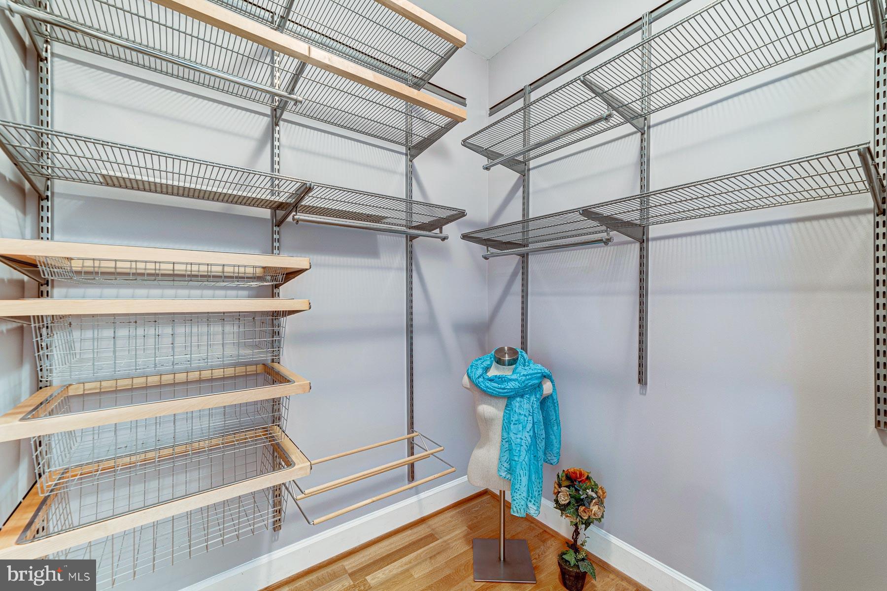 702 Ninovan Road Southeast Vienna, VA 22180 - Photo 71 of 115 Gallery Image 71