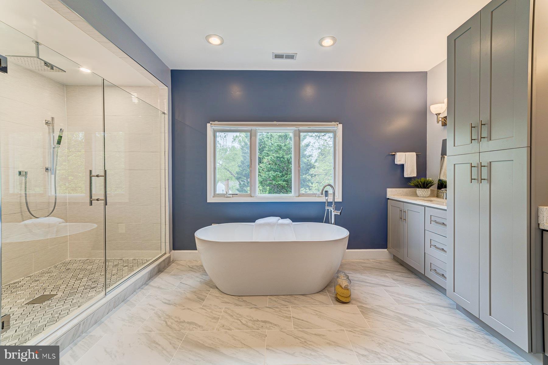 702 Ninovan Road Southeast Vienna, VA 22180 - Photo 72 of 115 Gallery Image 72