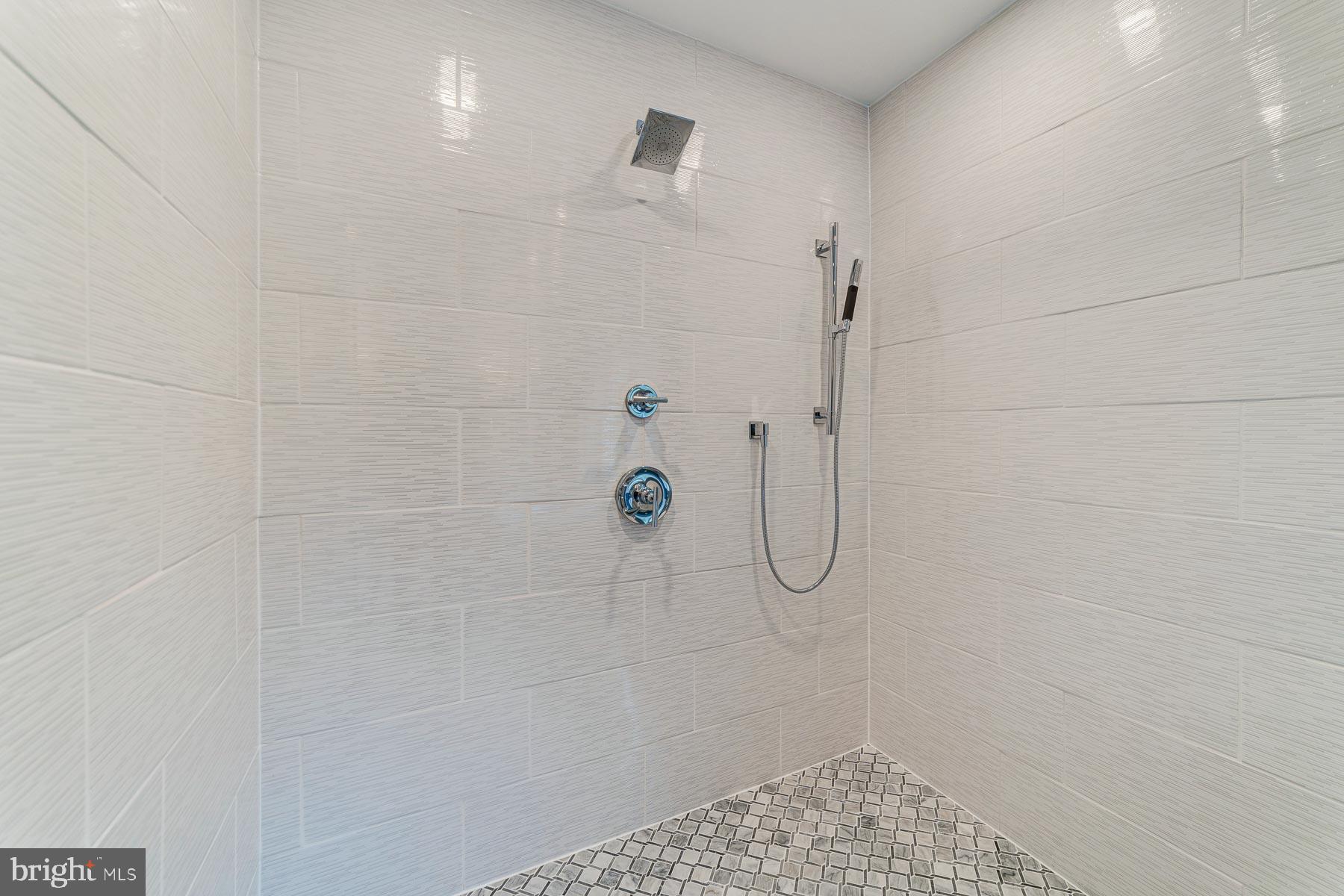 702 Ninovan Road Southeast Vienna, VA 22180 - Photo 75 of 115 Gallery Image 75