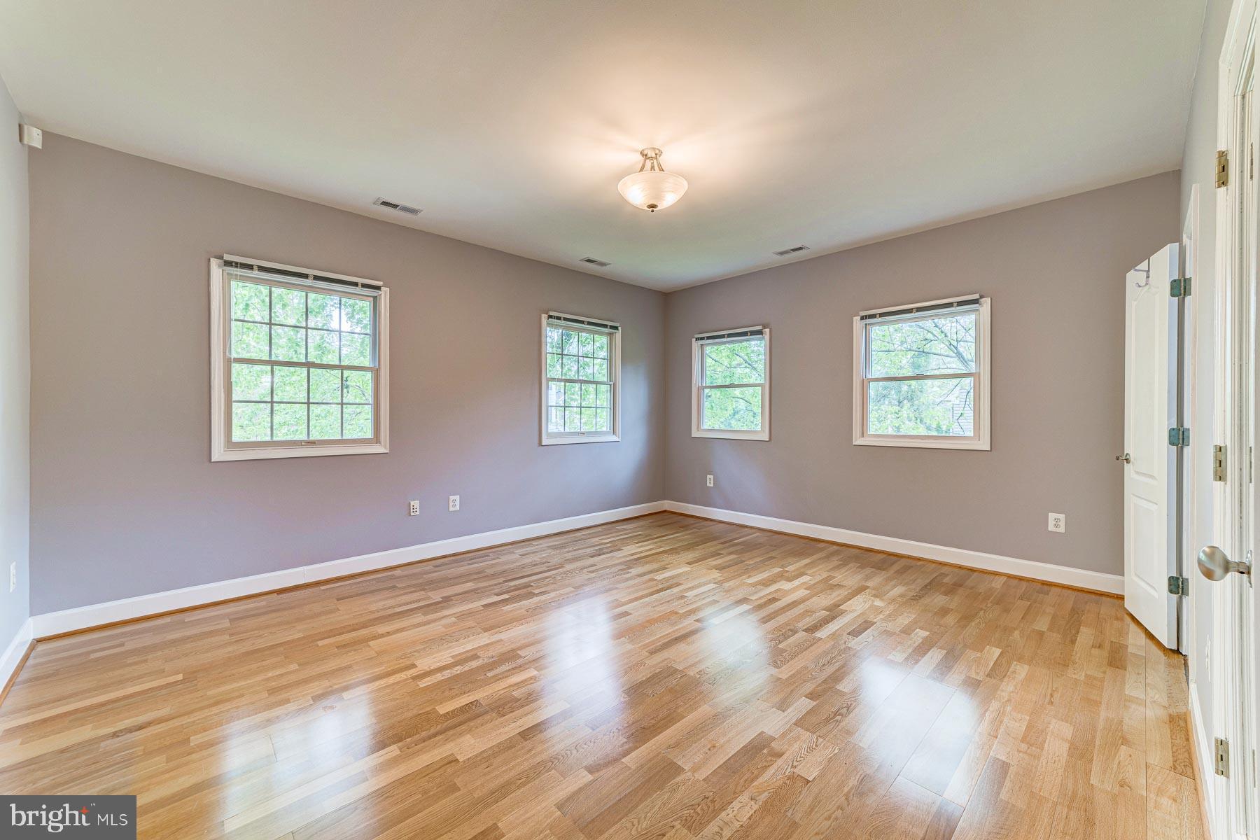 702 Ninovan Road Southeast Vienna, VA 22180 - Photo 80 of 115 Gallery Image 80