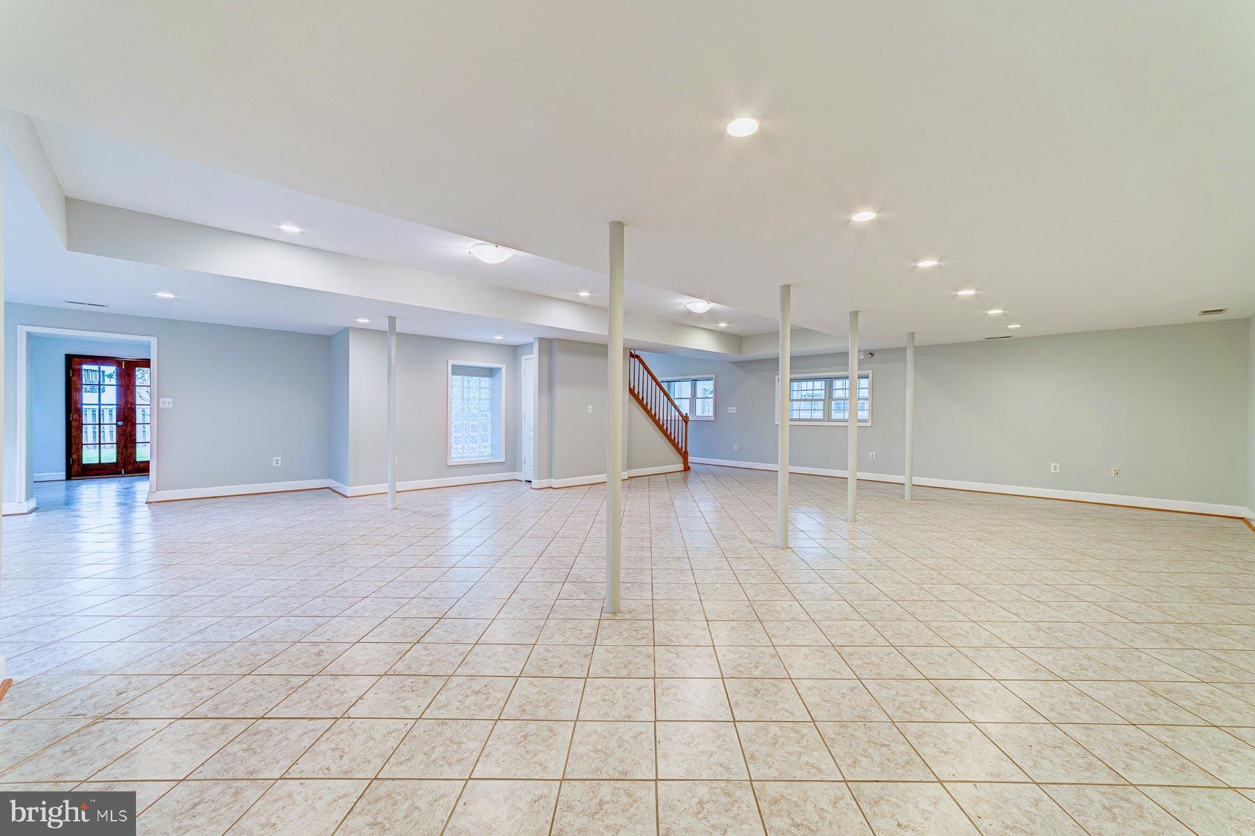 702 Ninovan Road Southeast Vienna, VA 22180 - Photo 92 of 115 Gallery Image 92