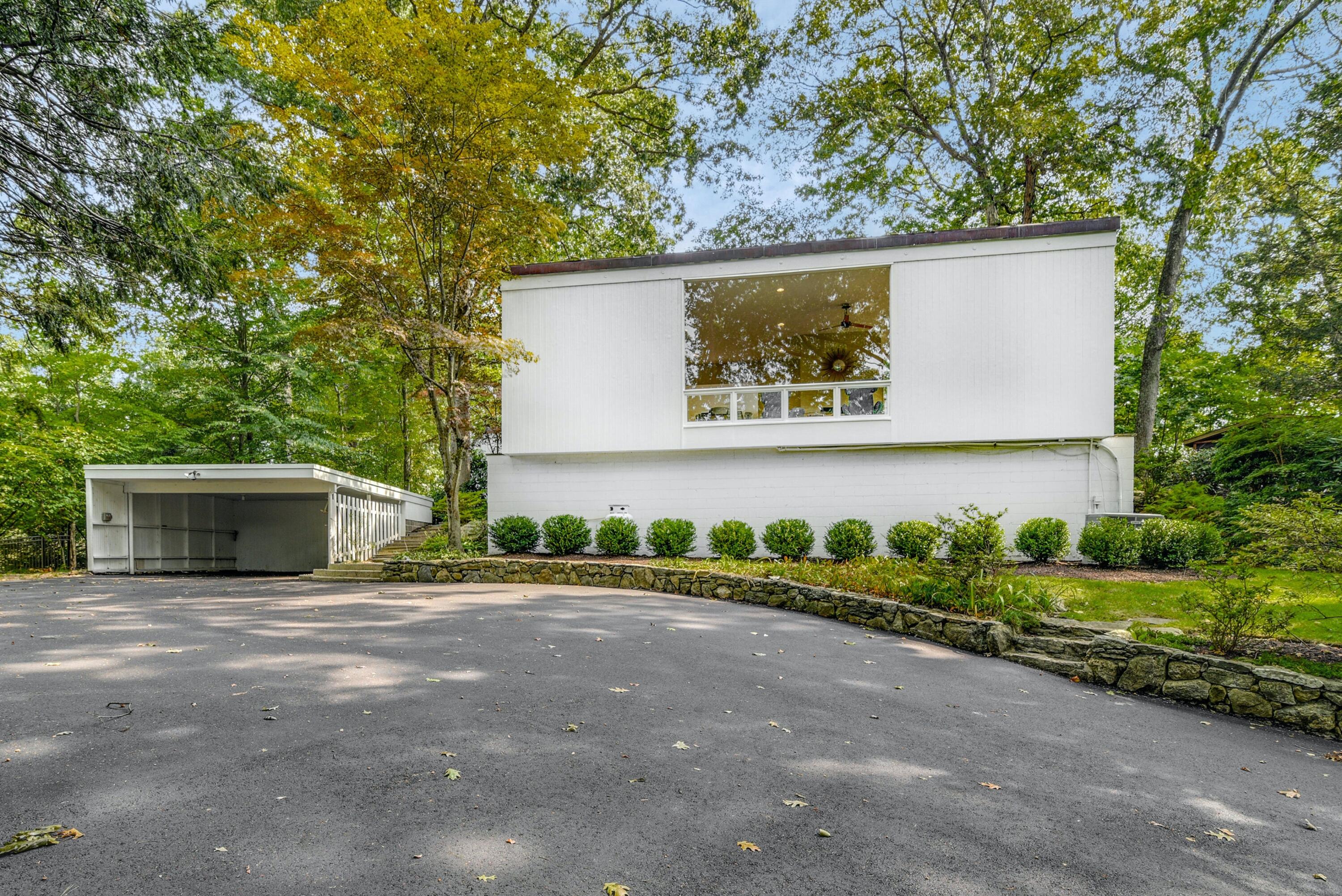 31 Chichester Road New Canaan, CT 06840 - Photo 2 of 30 001-395264-DSC_2920_HDR