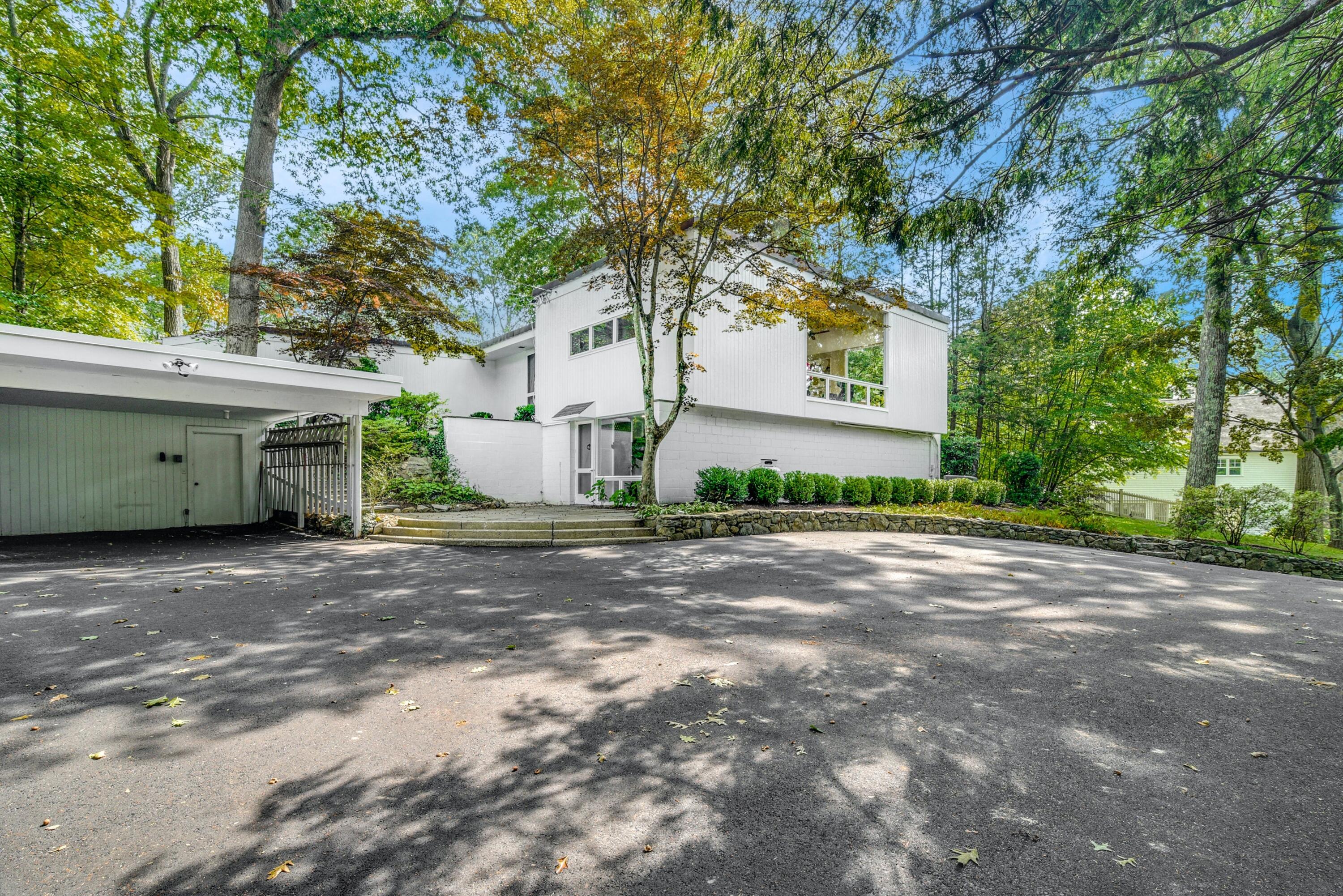 31 Chichester Road New Canaan, CT 06840 - Photo 4 of 30 004-395264-DSC_2907_HDR