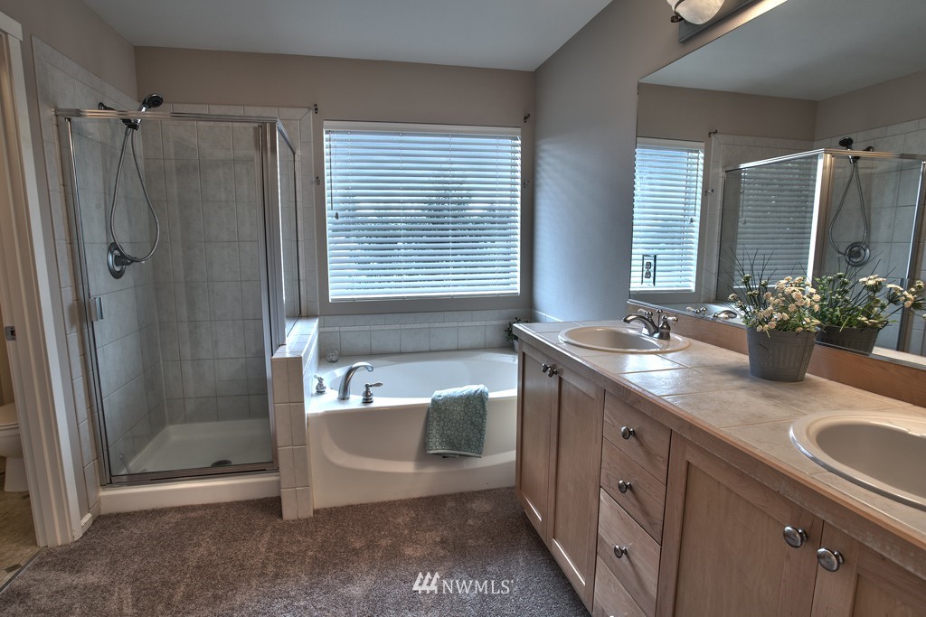 27531 Maple Ridge Way Southeast Maple Valley, WA 98038 - Photo 14 of 24
