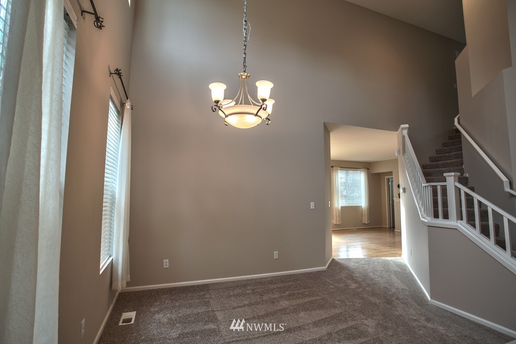 27531 Maple Ridge Way Southeast Maple Valley, WA 98038 - Photo 4 of 24