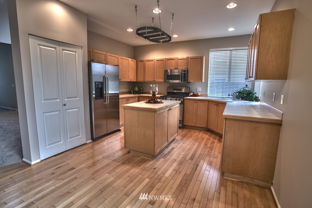 27531 Maple Ridge Way Southeast Maple Valley, WA 98038 - Photo 8 of 24