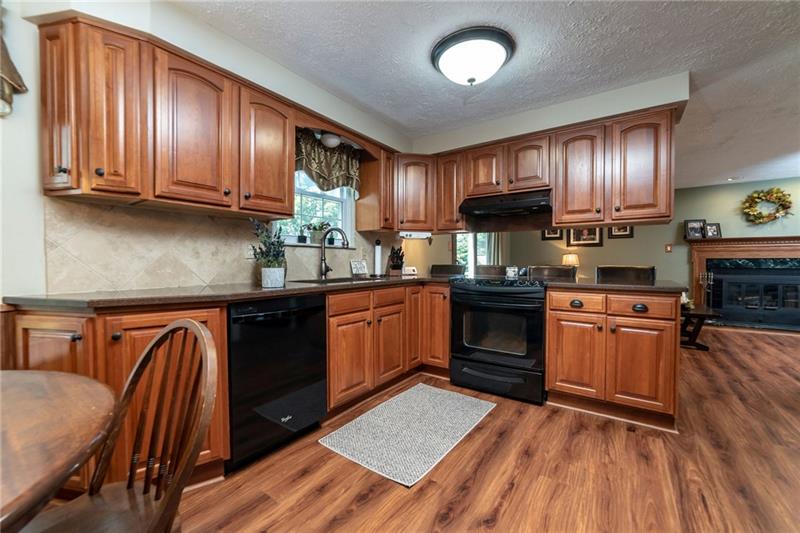 223 Ridgeview Drive Wexford, PA 15090 - Photo 4 of 25 Gallery Image 4