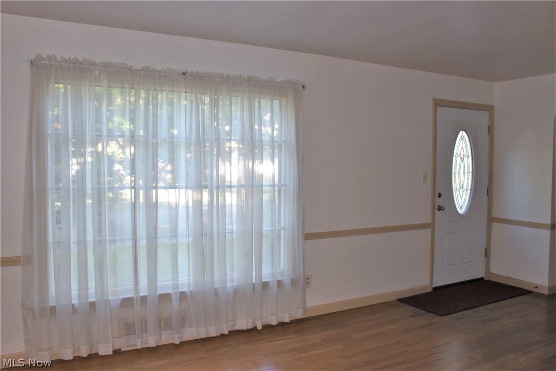 1184 Gordon Road Lyndhurst, OH 44124 - Photo 6 of 22 Large picture window in the Living Room allows much natural sunlight.