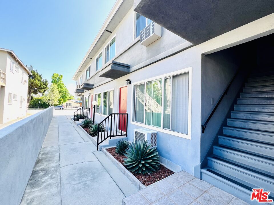 11749 Riverside Dr Unit 5