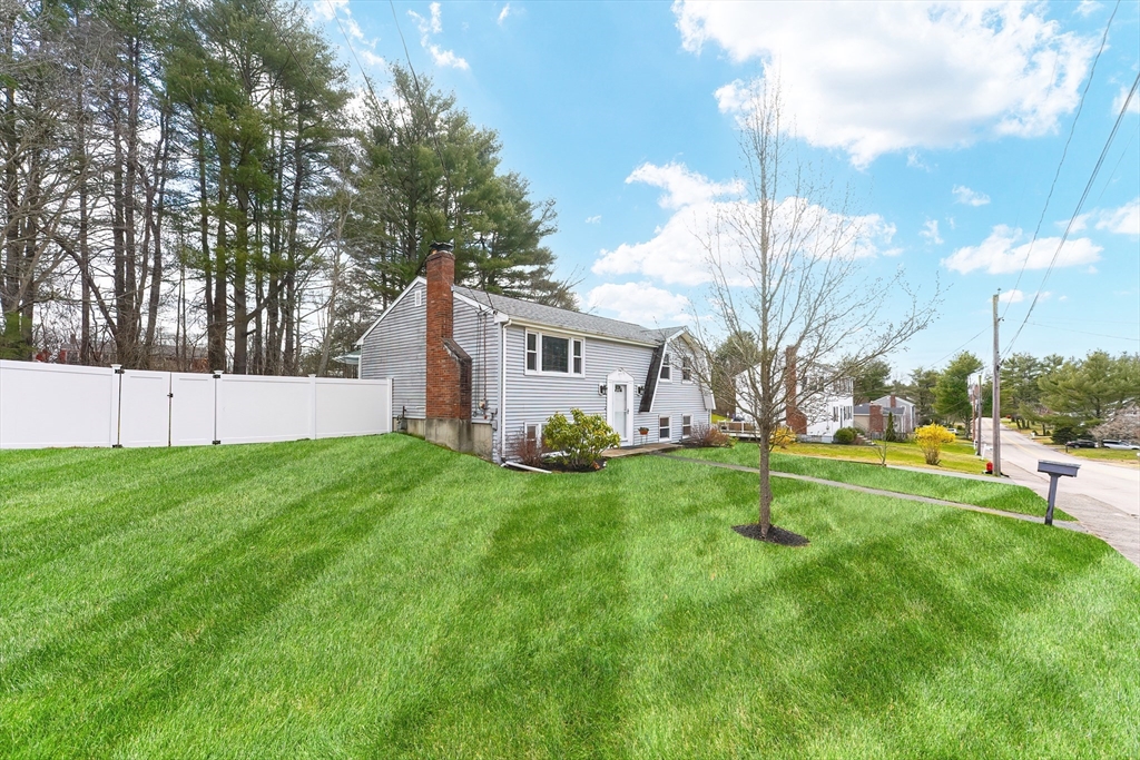 40 Wethersfield Road Bellingham, MA 02019 - Photo 3 of 30 Gallery Image 3