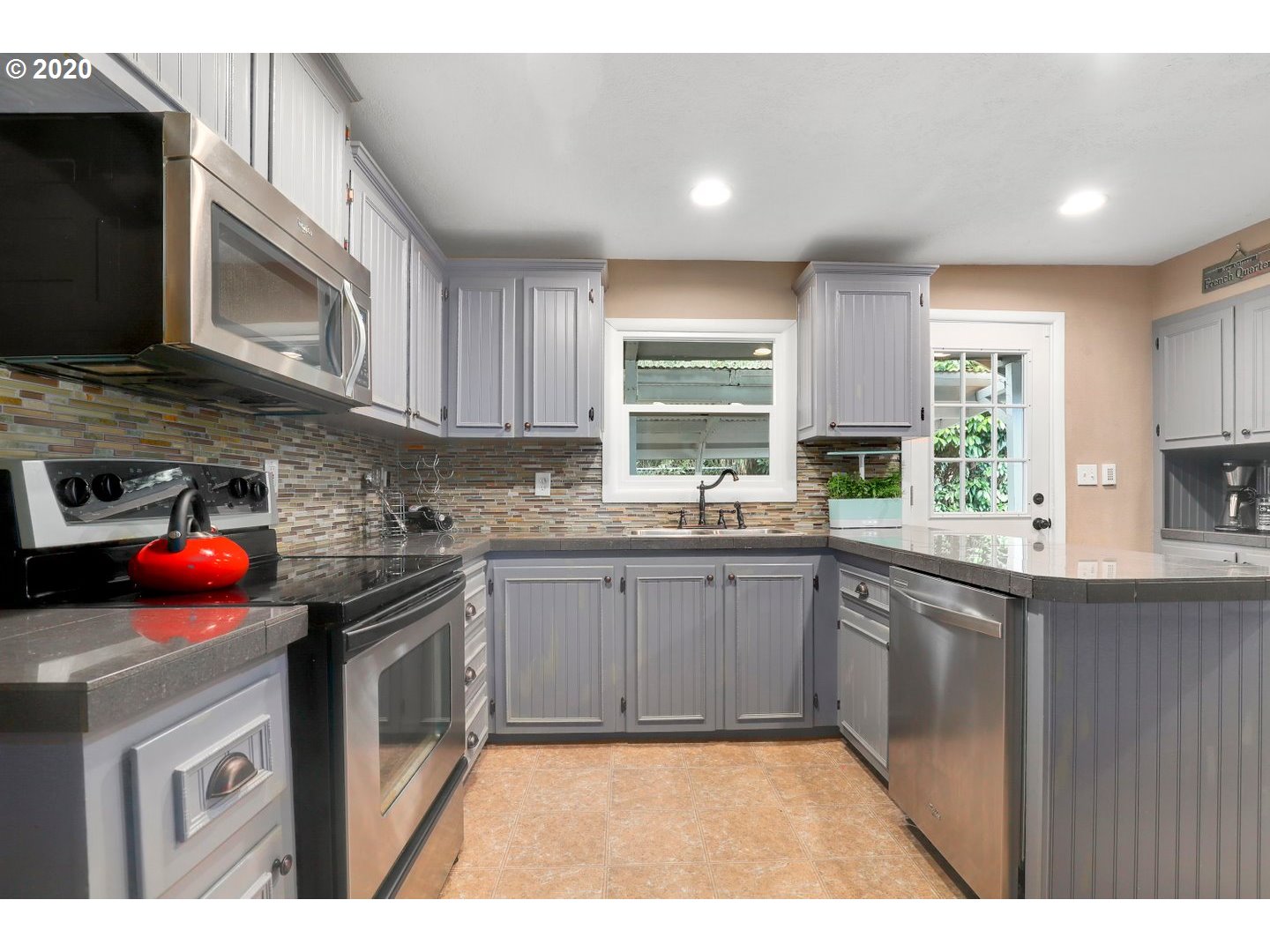 115 Canemah Road Oregon City, OR 97045 - Photo 13 of 29 Gallery Image 13