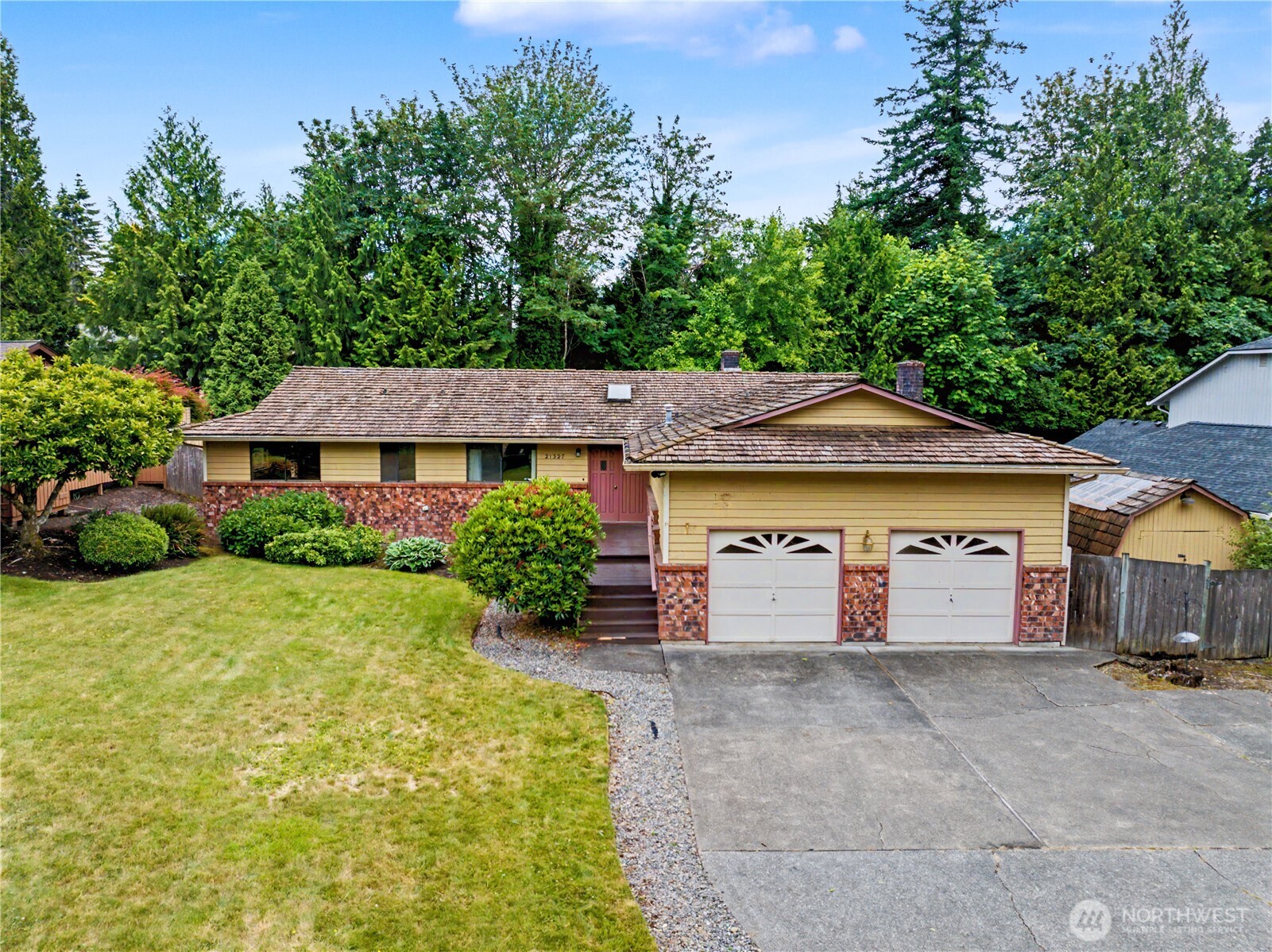 21327 Southeast 252nd Place Maple Valley, WA 98038 - Photo 2 of 27