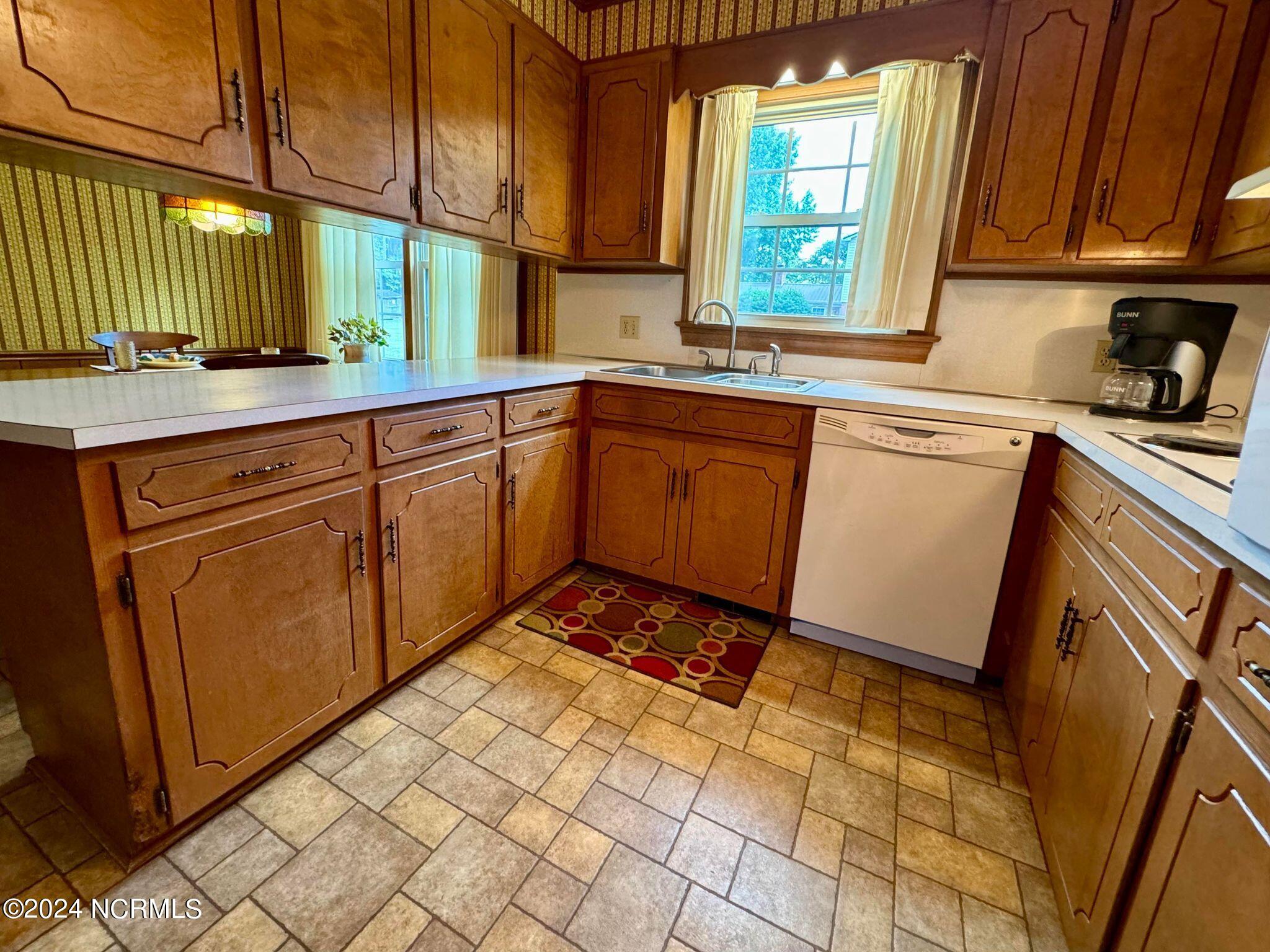 2007 Hardee Road Kinston, NC 28504 - Photo 29 of 58 446018394_2370108029857416_8978468639848