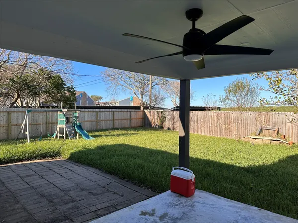 $2,300 | 26 Lyncrest Drive, Galveston, TX 77550