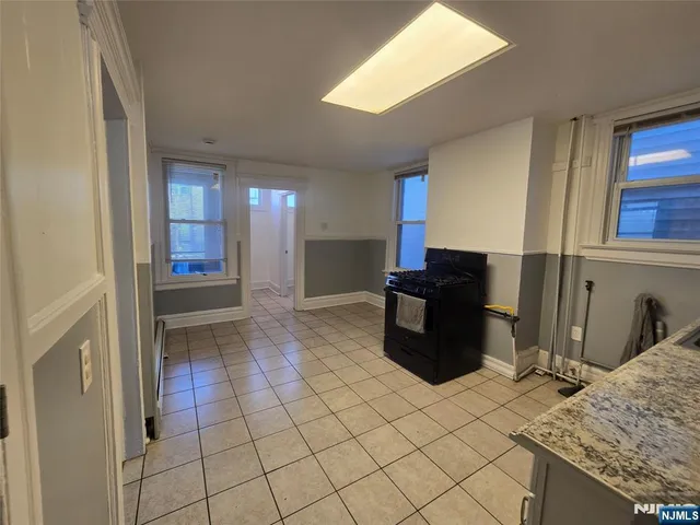 $2,400 | 162 Kearny Avenue, Unit 2, Kearny, NJ 07032