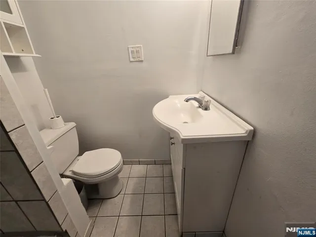 $2,400 | 162 Kearny Avenue, Unit 2, Kearny, NJ 07032