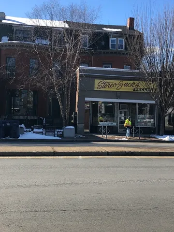 $2,000 | 1686 Massachusetts Avenue, Unit A, Cambridge, MA 02138