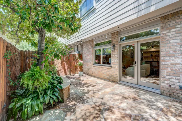 a view of a backyard with plants