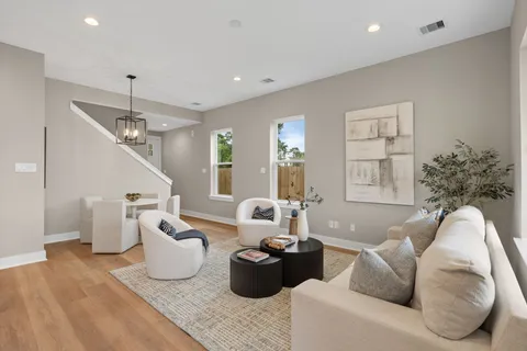 $349,900 | 2210 Mansfield Street, Houston, TX 77091