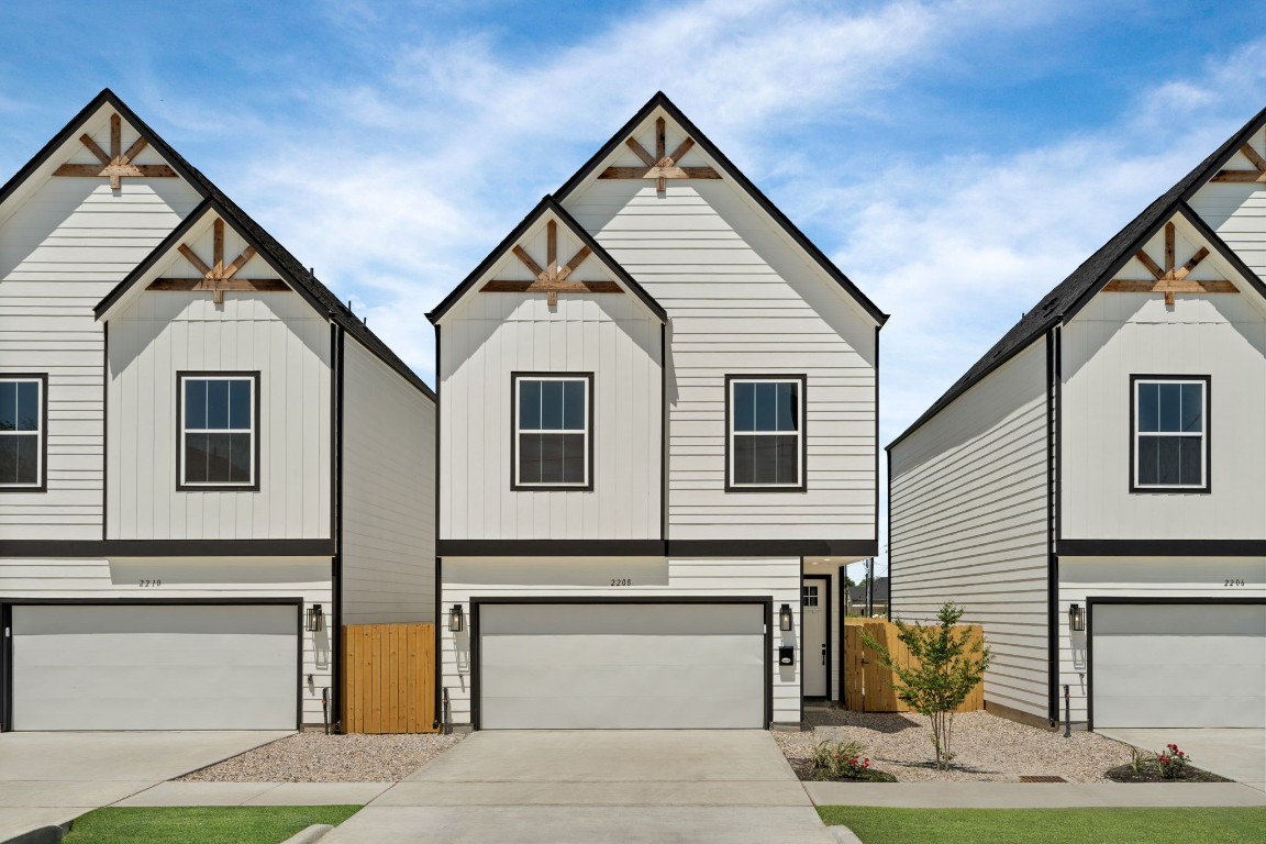 2210 Mansfield Street Houston, TX 77091 - Photo 2 of 36