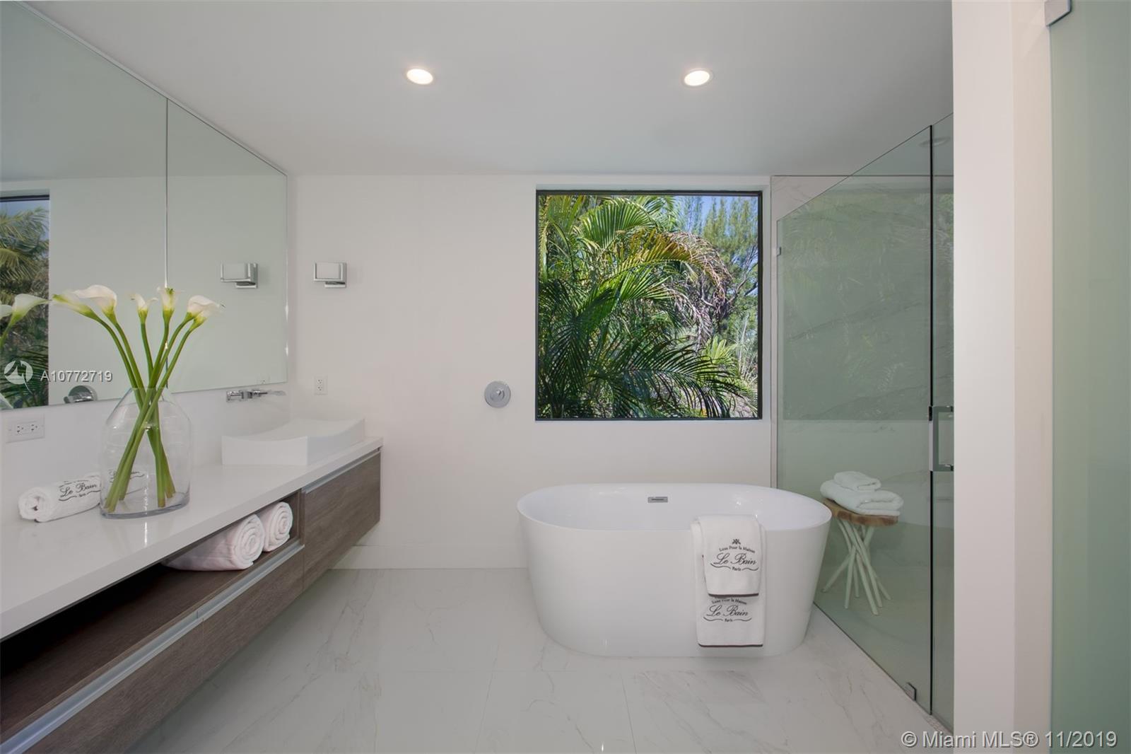 2550 Overbrook Street Miami, FL 33133 - Photo 11 of 19 Divine Master Bath