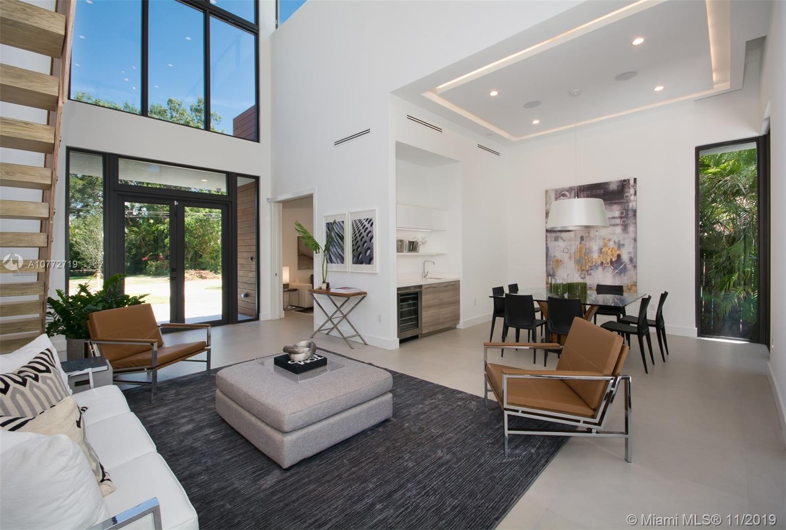 2550 Overbrook Street Miami, FL 33133 - Photo 5 of 19 Splendid Social Spaces