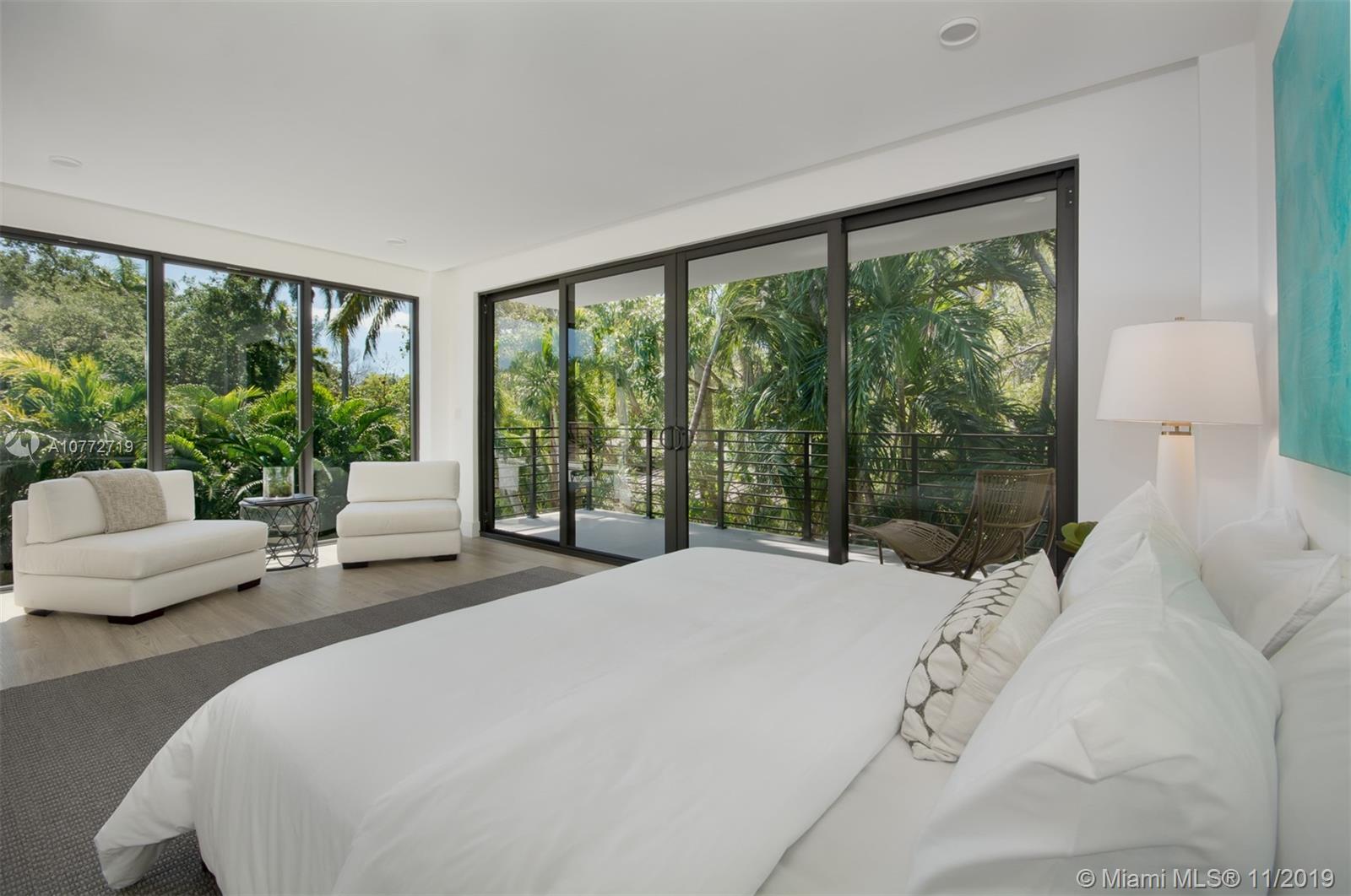 2550 Overbrook Street Miami, FL 33133 - Photo 9 of 19 Treetop Master Suite