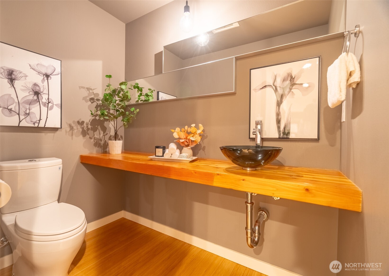 4413 Meridian Avenue North Seattle, WA 98103 - Photo 11 of 32