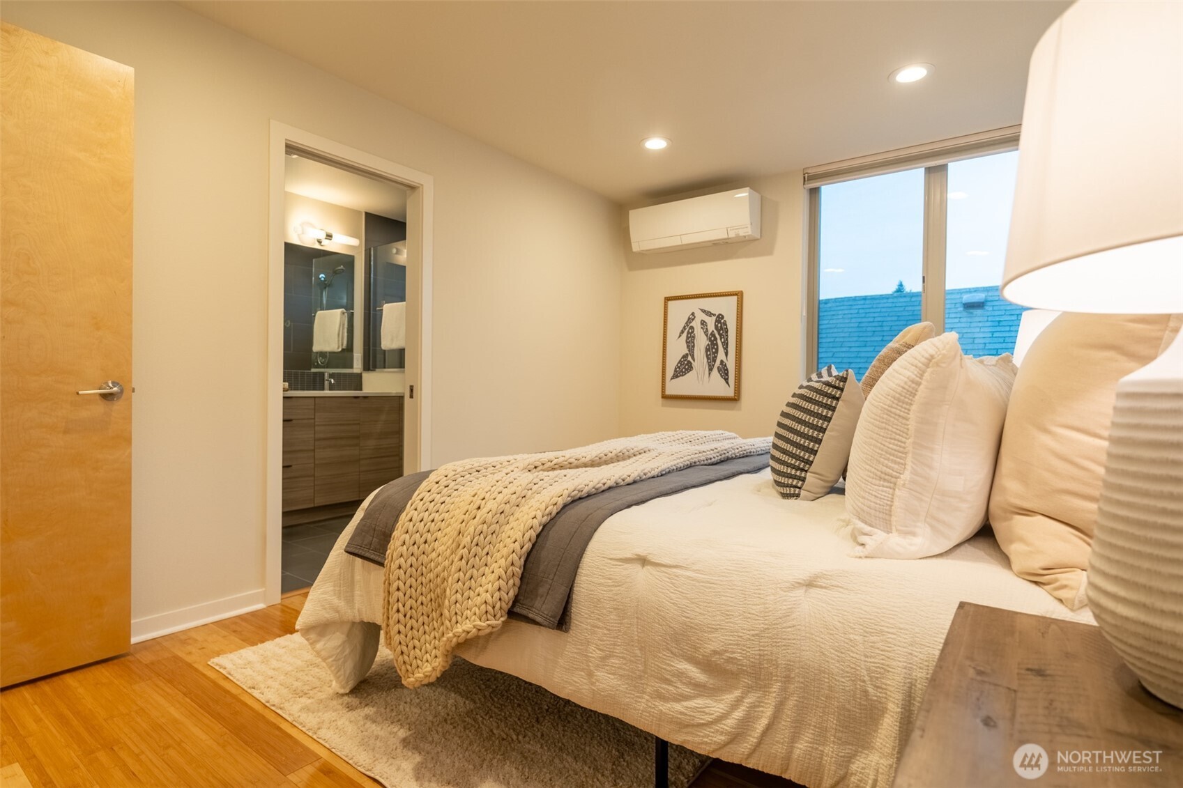 4413 Meridian Avenue North Seattle, WA 98103 - Photo 14 of 32