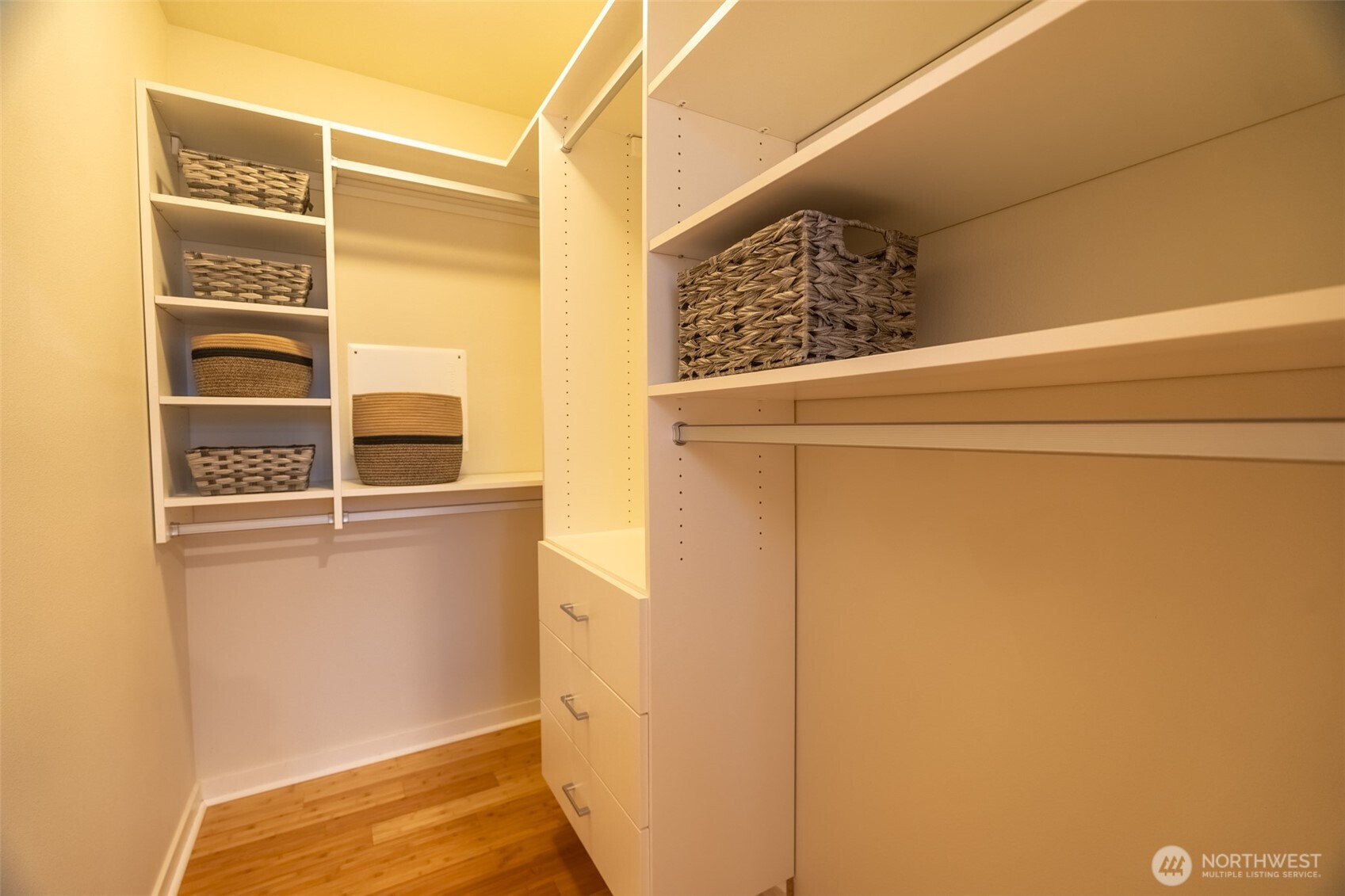 4413 Meridian Avenue North Seattle, WA 98103 - Photo 15 of 32