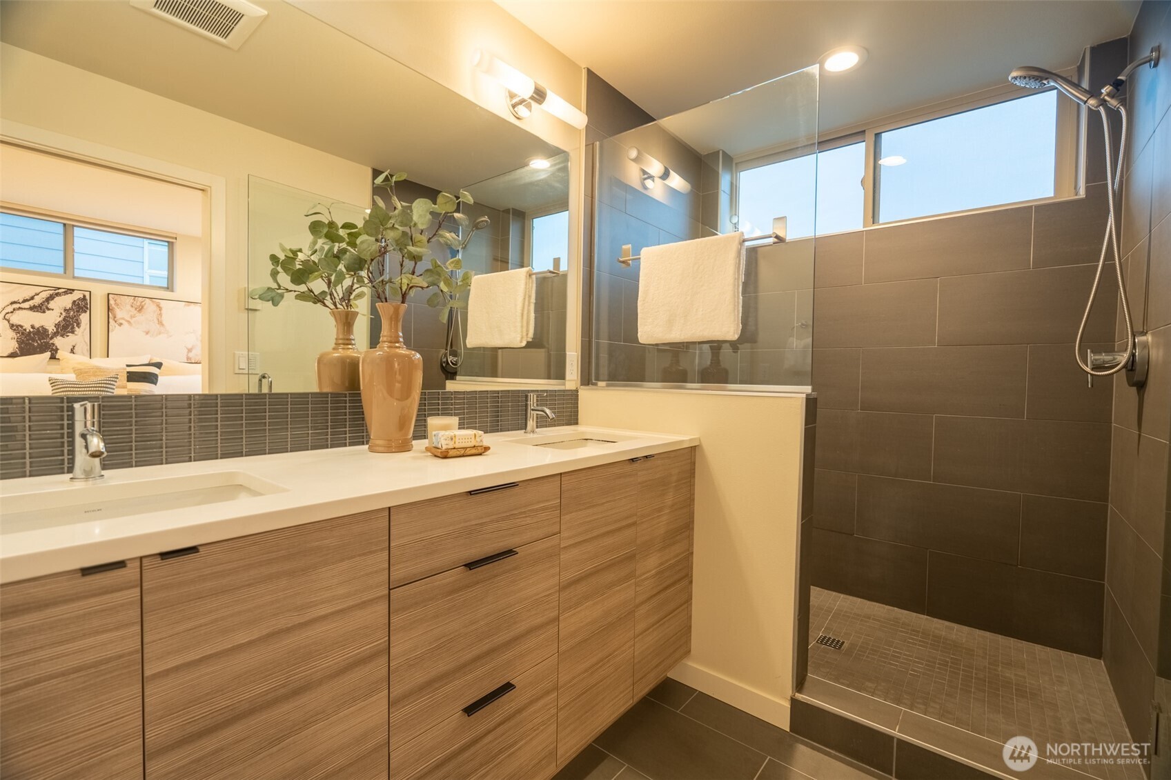 4413 Meridian Avenue North Seattle, WA 98103 - Photo 16 of 32