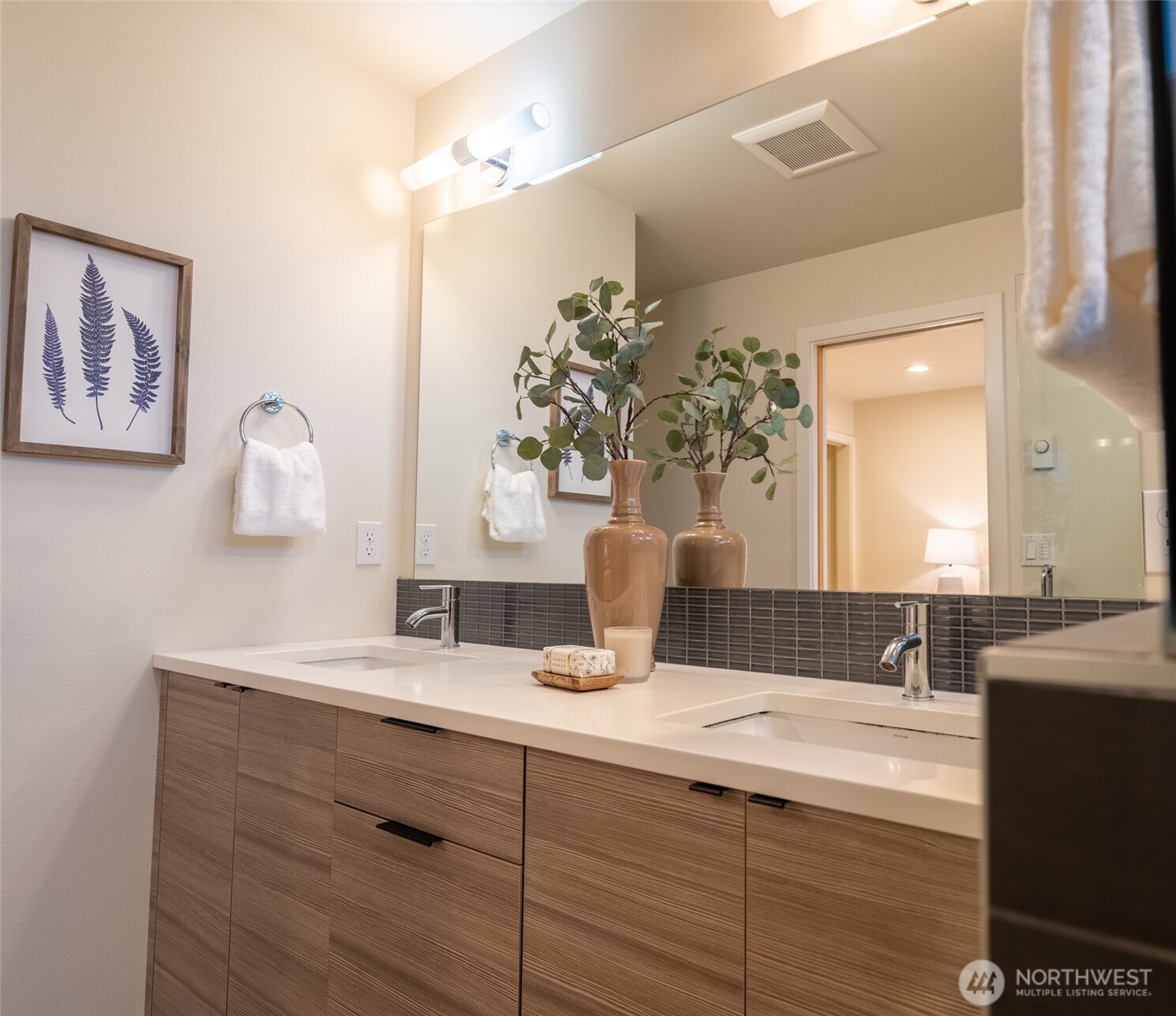 4413 Meridian Avenue North Seattle, WA 98103 - Photo 17 of 32