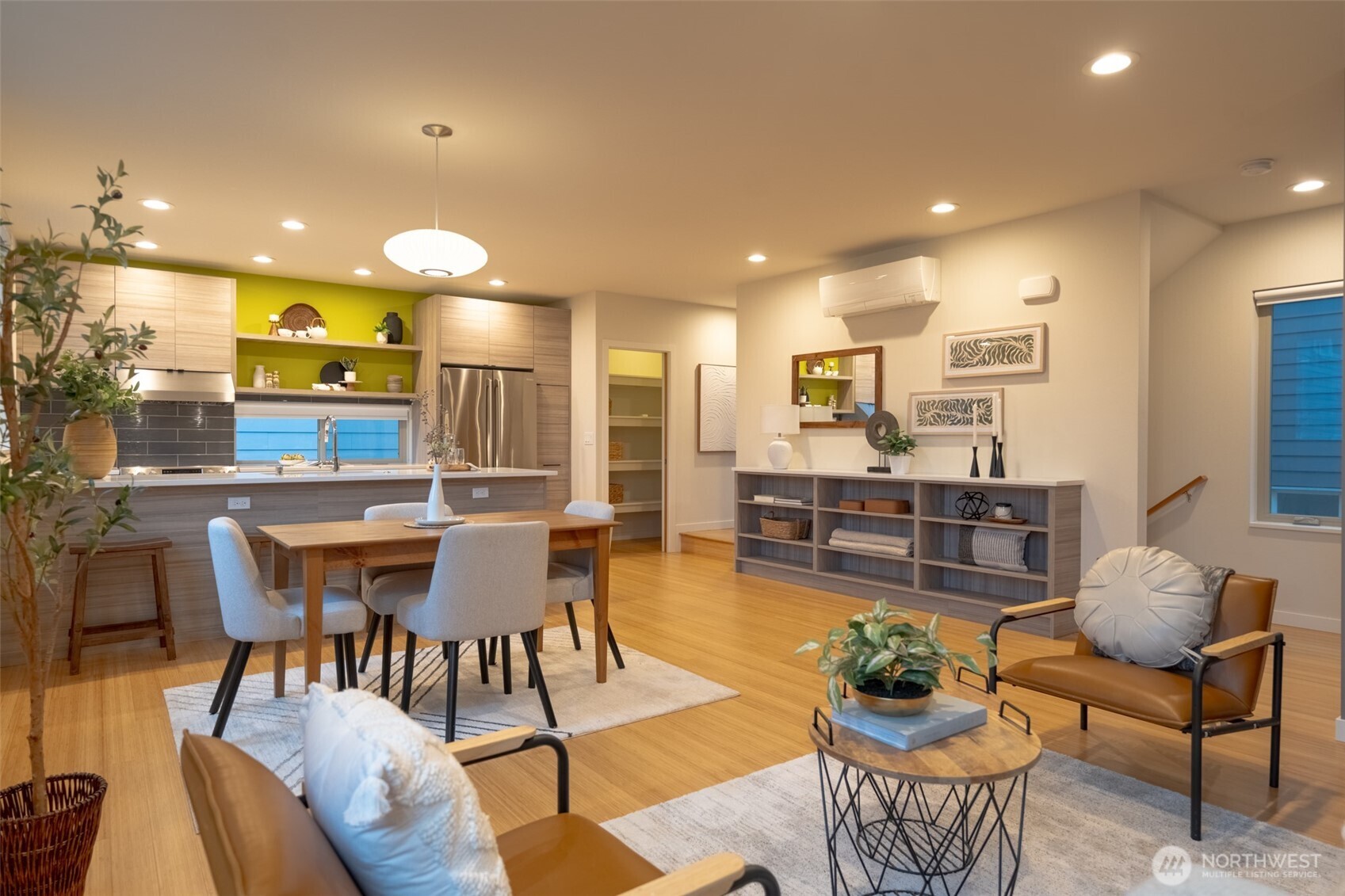 4413 Meridian Avenue North Seattle, WA 98103 - Photo 2 of 32