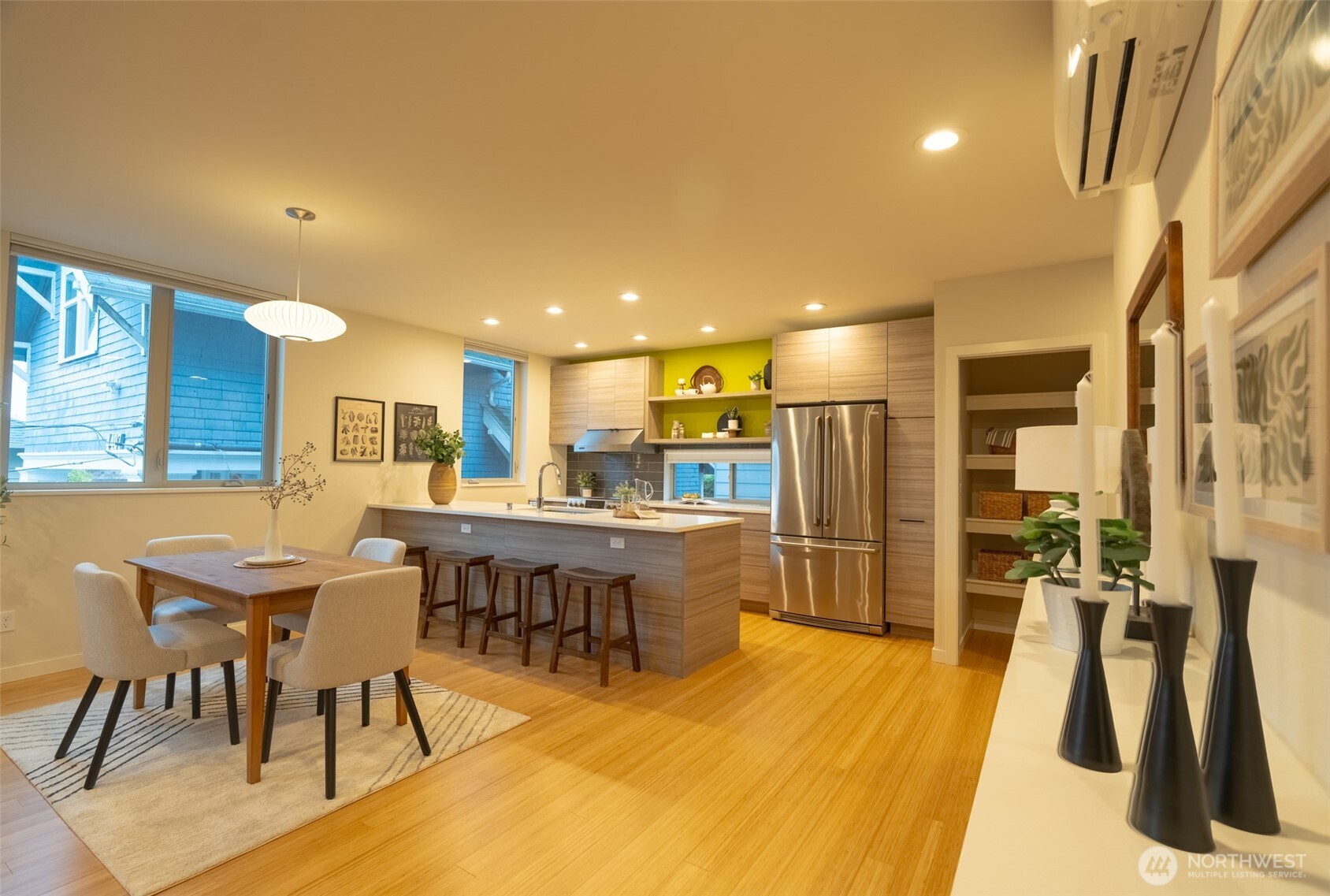 4413 Meridian Avenue North Seattle, WA 98103 - Photo 4 of 32