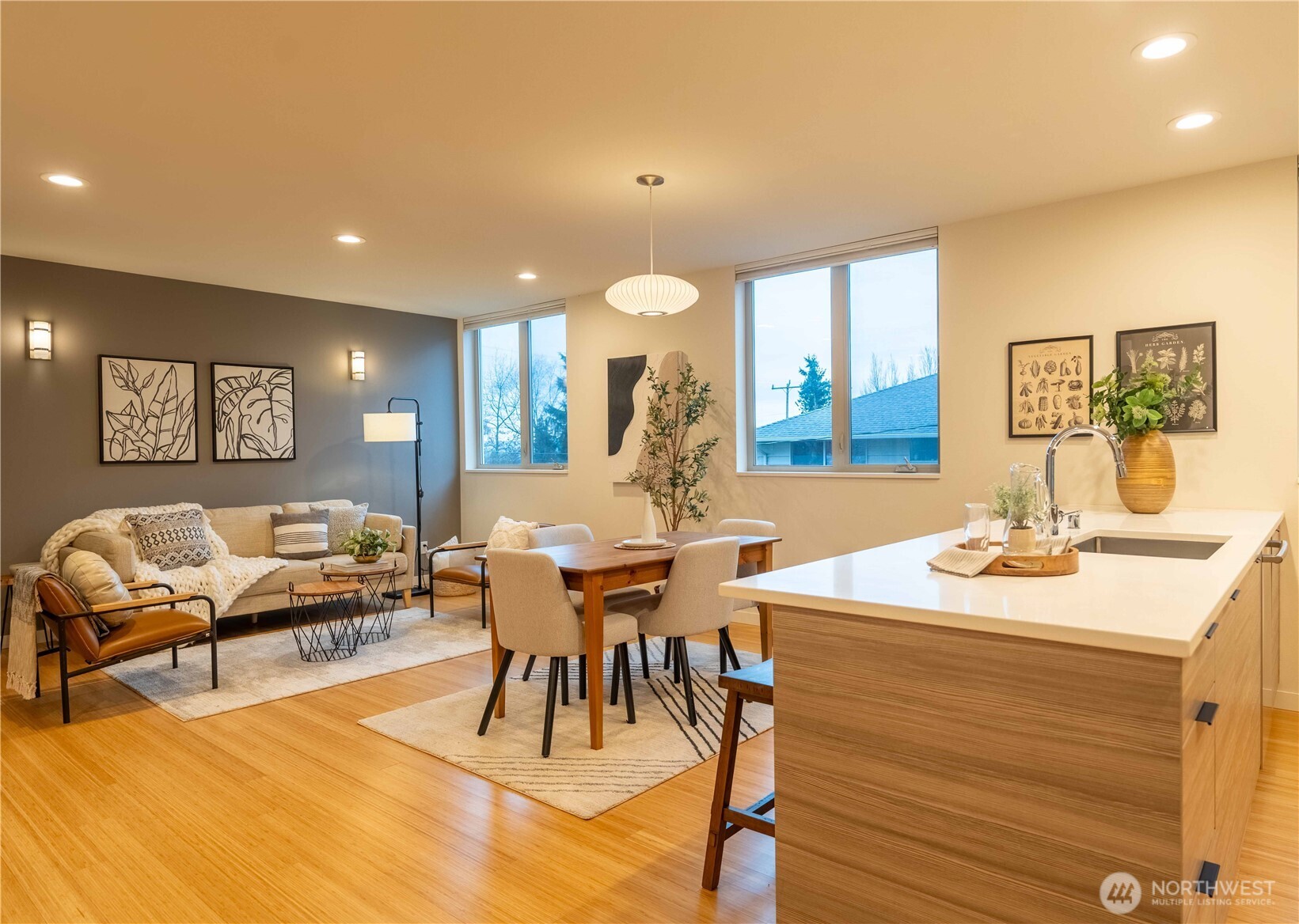 4413 Meridian Avenue North Seattle, WA 98103 - Photo 5 of 32