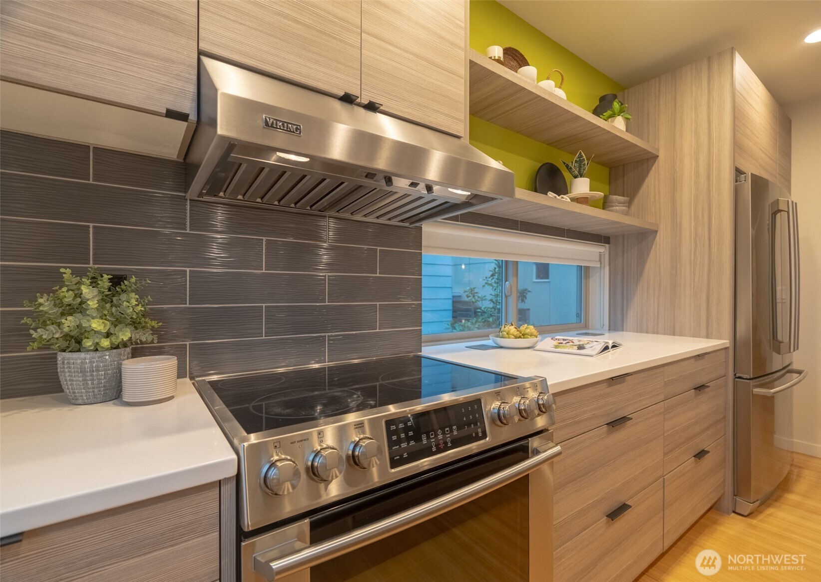 4413 Meridian Avenue North Seattle, WA 98103 - Photo 8 of 32