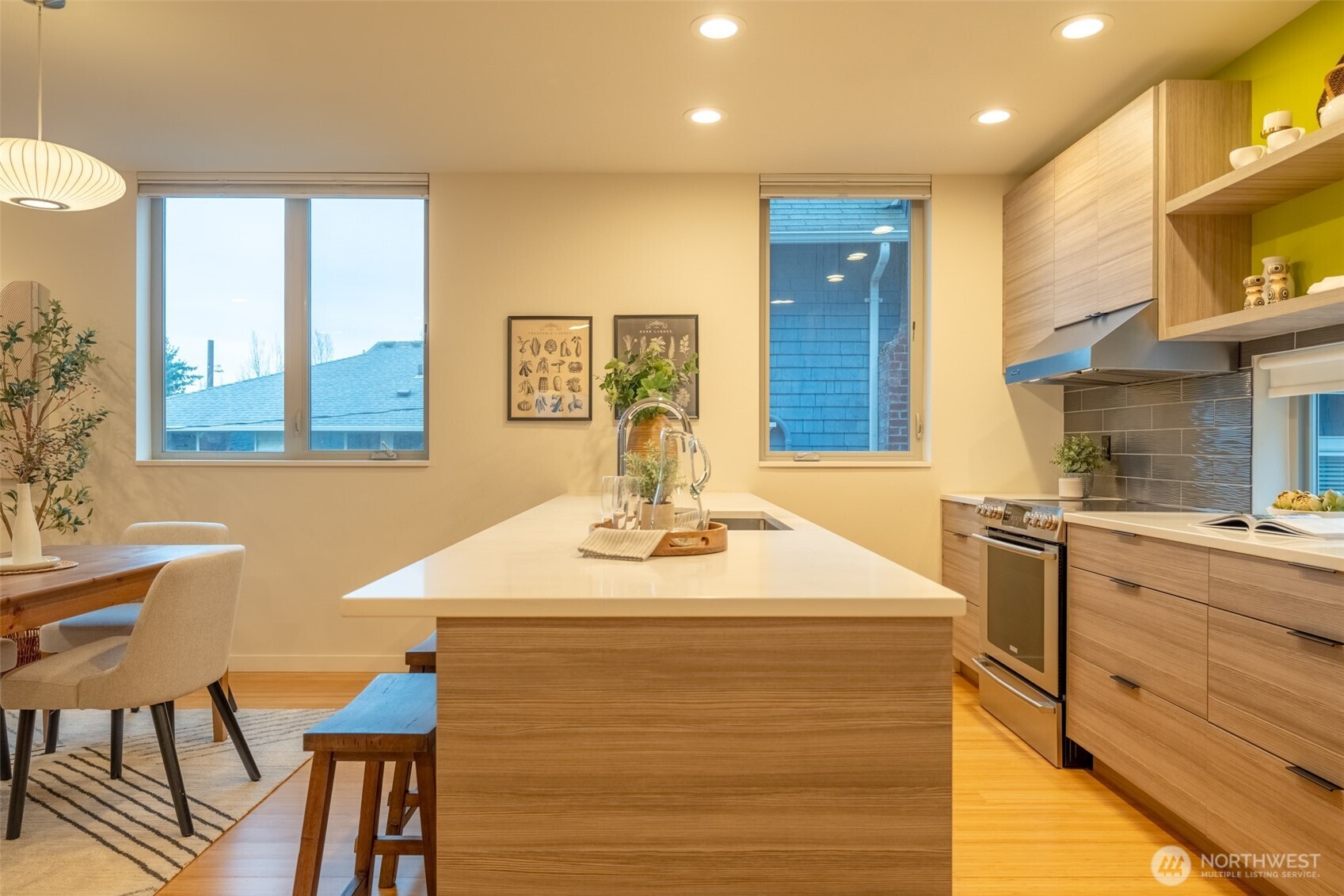 4413 Meridian Avenue North Seattle, WA 98103 - Photo 9 of 32